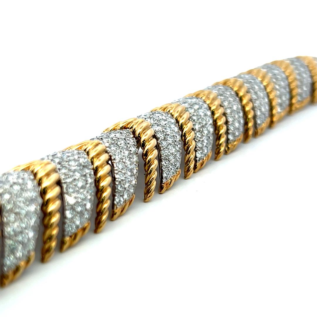 David Webb 18K Yellow Gold Link Bracelet with 27 Carat Round F VS Diamonds