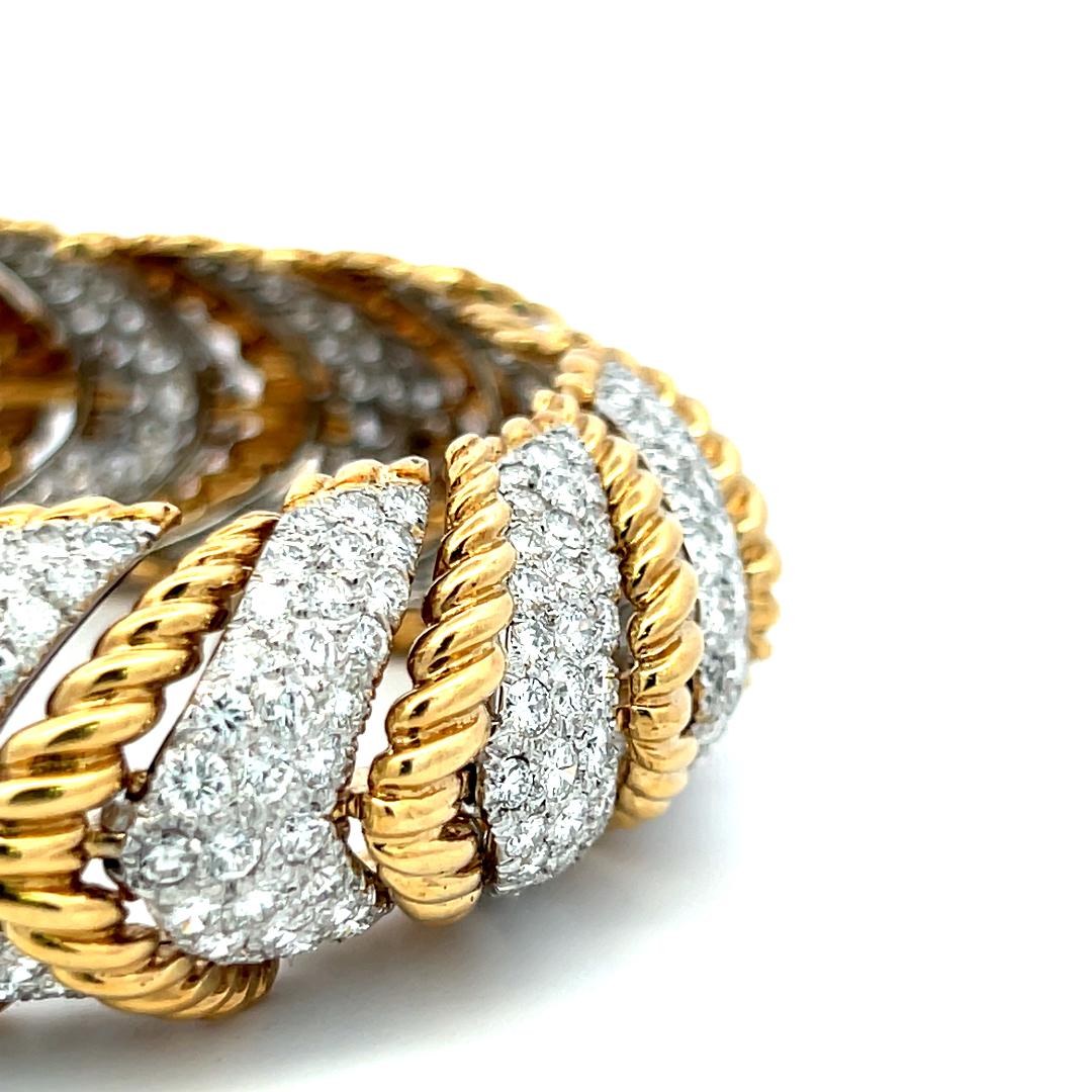 David Webb 18K Yellow Gold Link Bracelet with 27 Carat Round F VS Diamonds