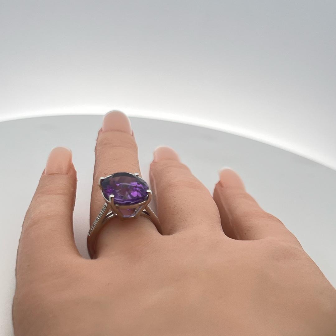 14K WG Cocktail Ring with 0.05 Ct Round Diamond & 9.11 Ct Oval Amethyst Size 7.5