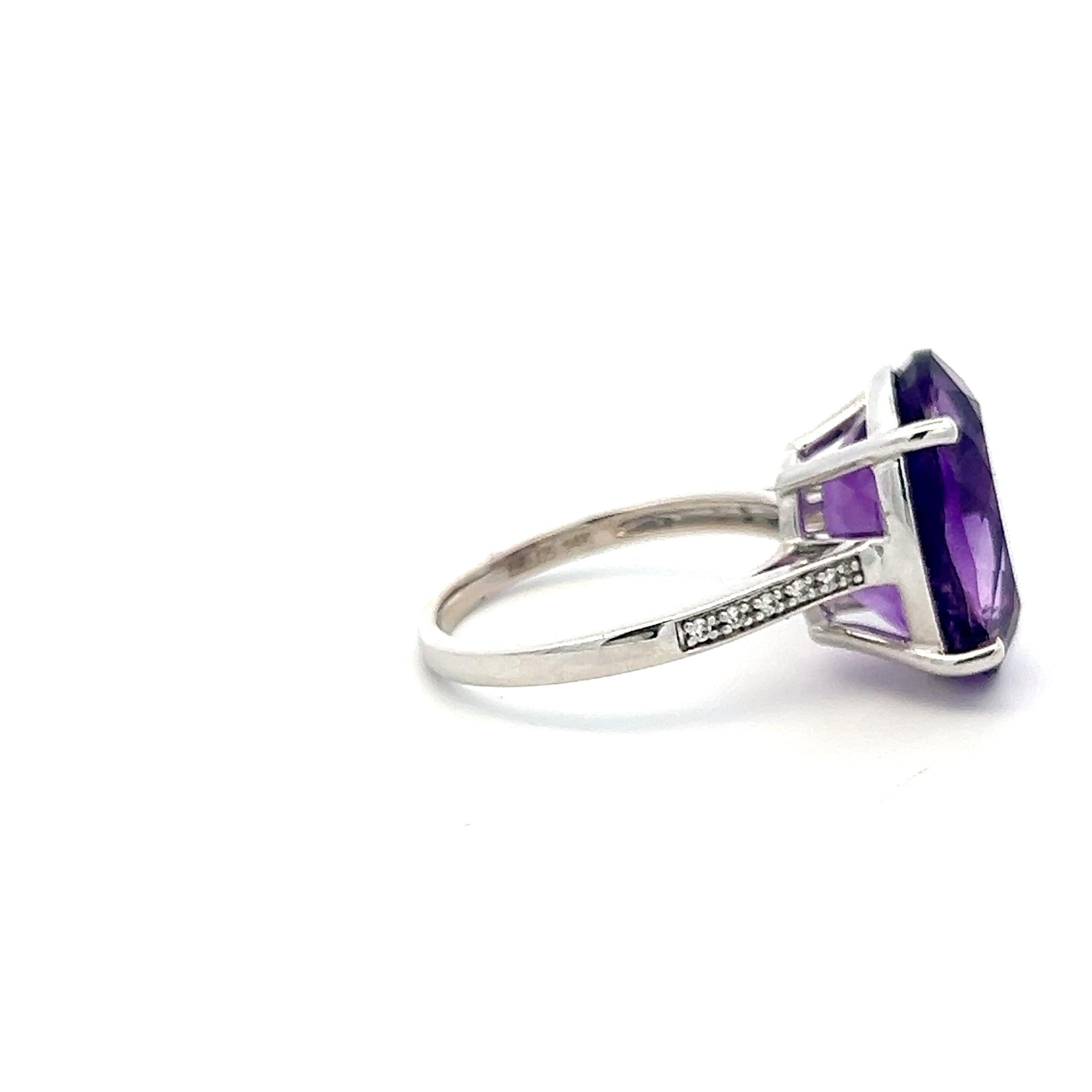 14K WG Cocktail Ring with 0.05 Ct Round Diamond & 9.11 Ct Oval Amethyst Size 7.5