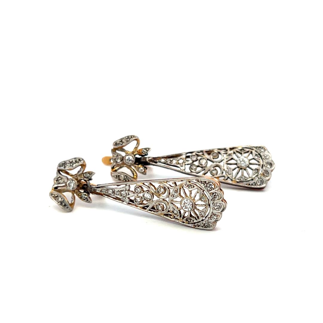 Antique 18K Yellow Gold Dangling Earrings with 0.65 Carat Round I-VS Diamonds