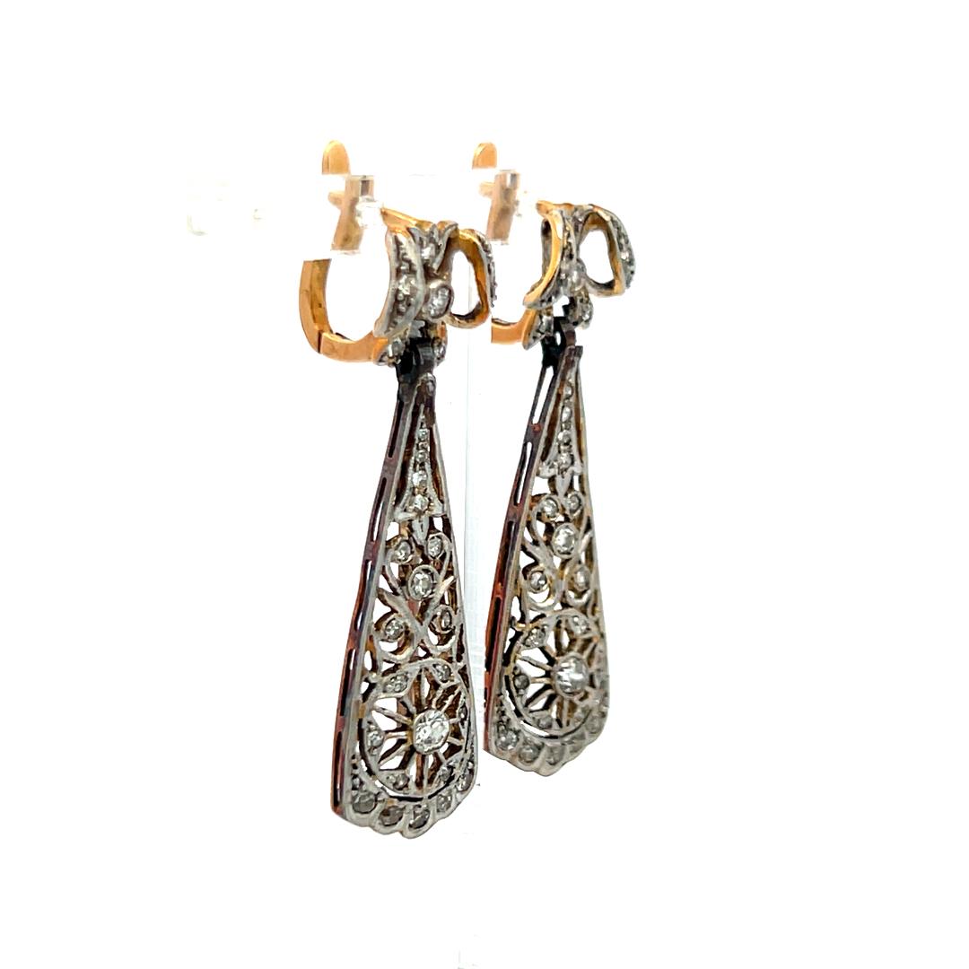 Antique 18K Yellow Gold Dangling Earrings with 0.65 Carat Round I-VS Diamonds