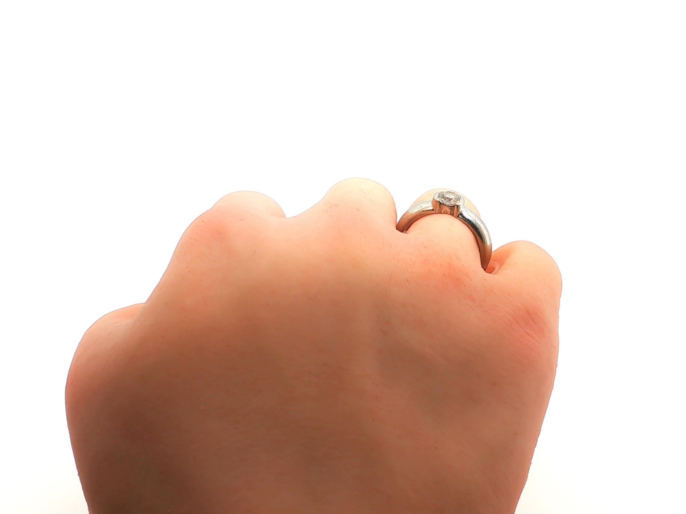 Tiffany & Co Platinum Engagement Ring with 0.54 Carat Round H VS1 Diamond