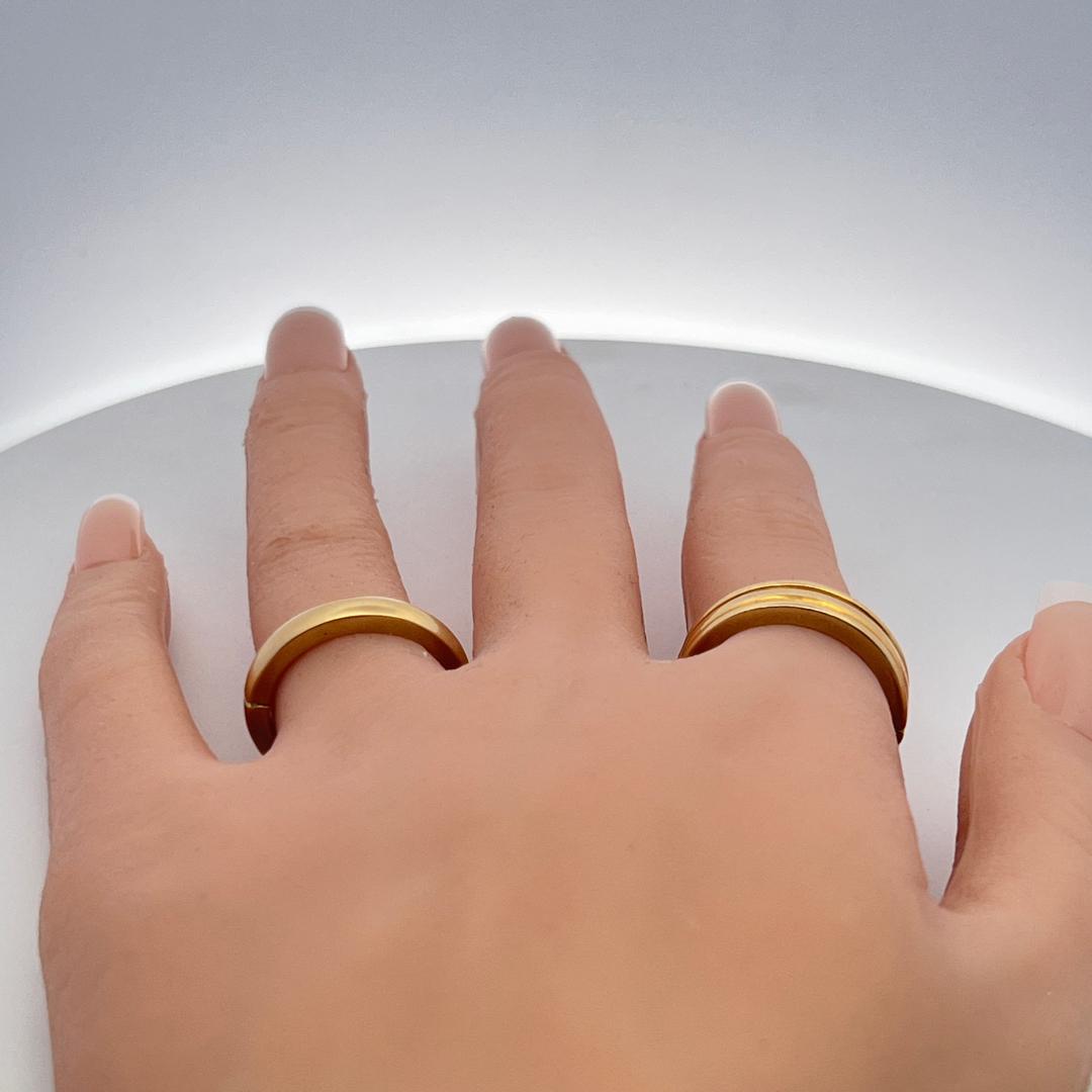 Andrew Clunn 18 Karat Yellow Gold Hinged Band Rings 17.7 Grams Size 8