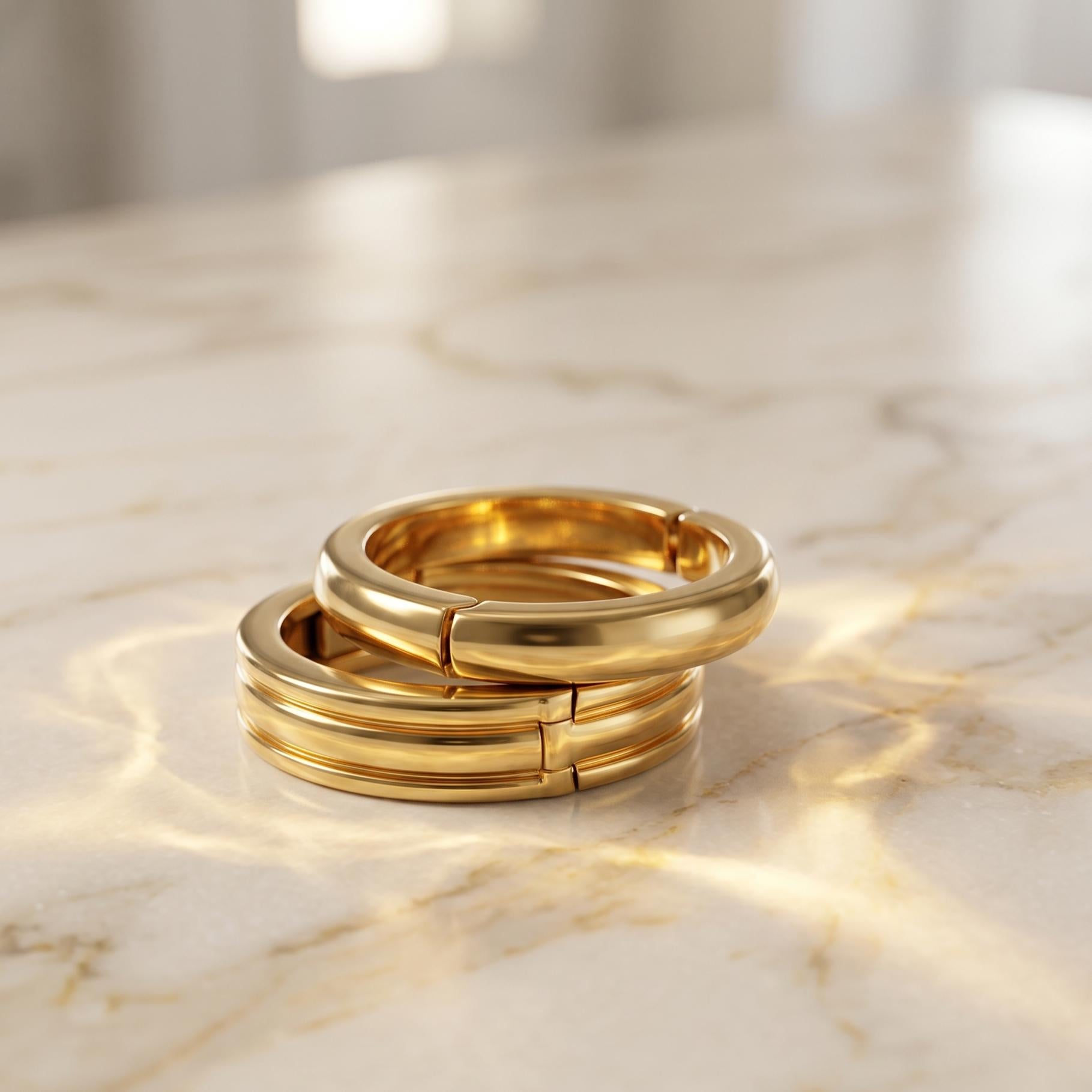 Andrew Clunn 18 Karat Yellow Gold Hinged Band Rings 17.7 Grams Size 8