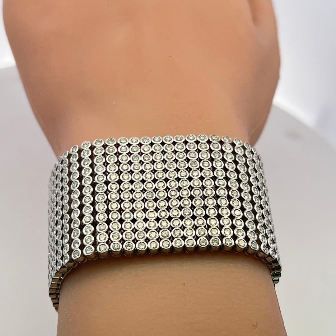 Vintage 18K White Gold Link Bracelet with 23.4 Carat Round F VS Diamonds