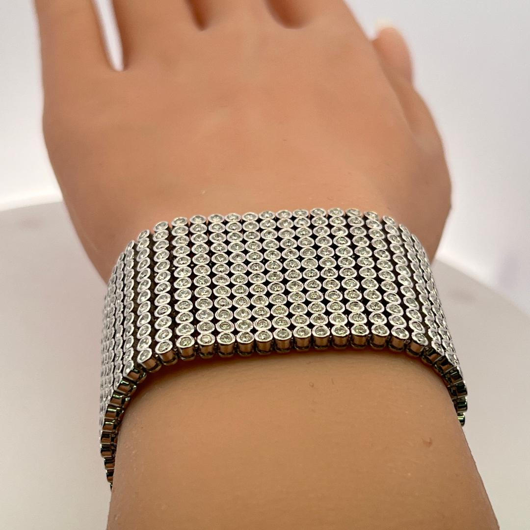 Vintage 18K White Gold Link Bracelet with 23.4 Carat Round F VS Diamonds