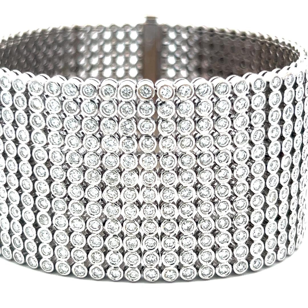 Vintage 18K White Gold Link Bracelet with 23.4 Carat Round F VS Diamonds