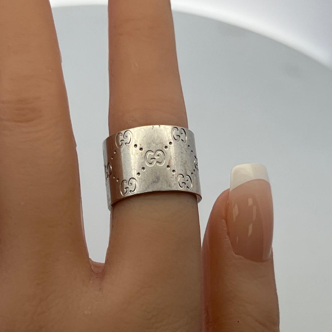 Gucci Vintage 18 Karat White Gold Band Ring 13.8 Grams Size 6.5