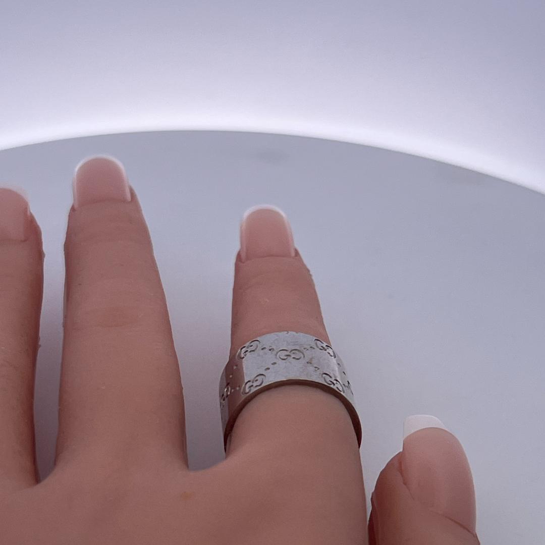 Gucci Vintage 18 Karat White Gold Band Ring 13.8 Grams Size 6.5