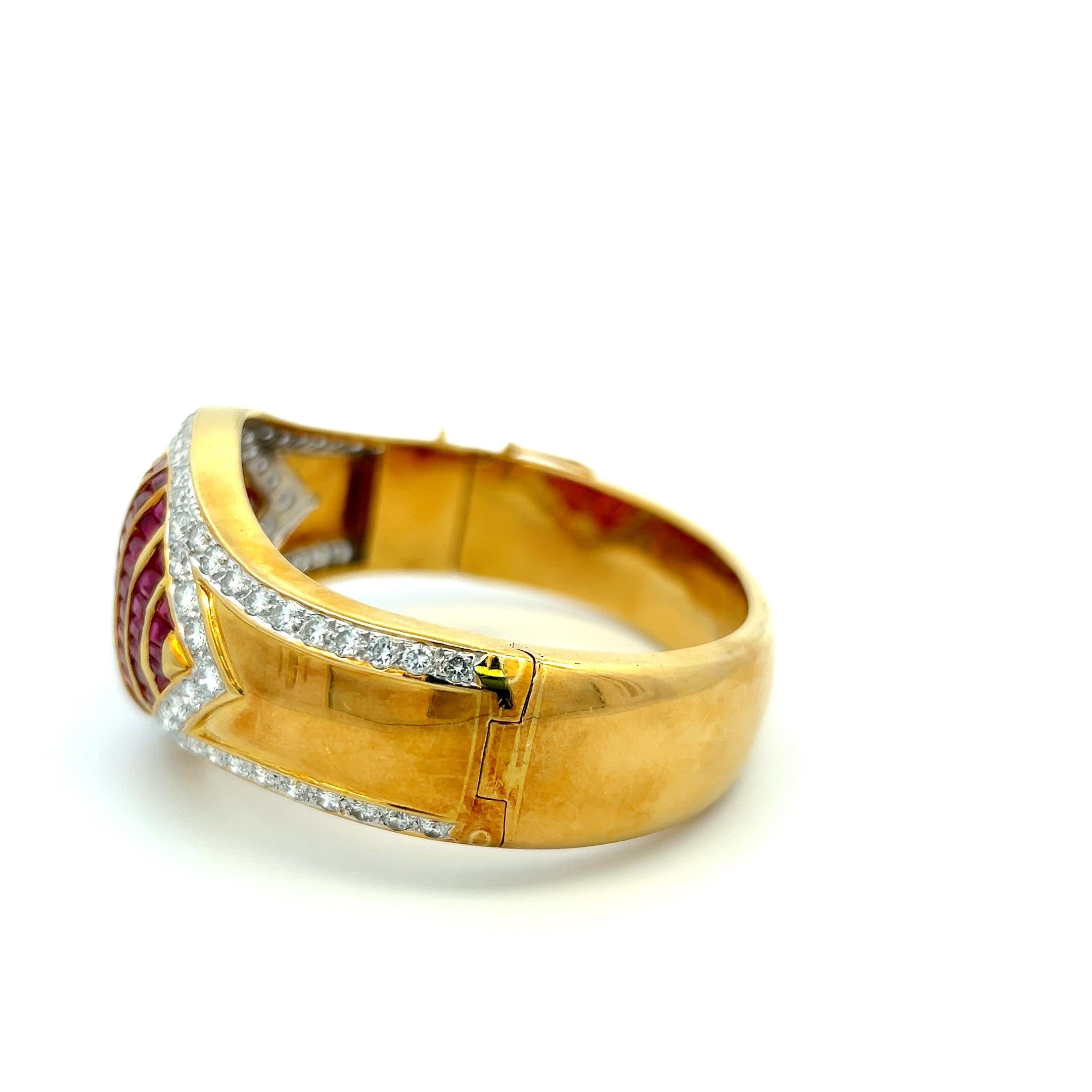 18K Yellow Gold Bangle Bracelet with 5ct Round G VS Diamonds & 10.5ct Ruby