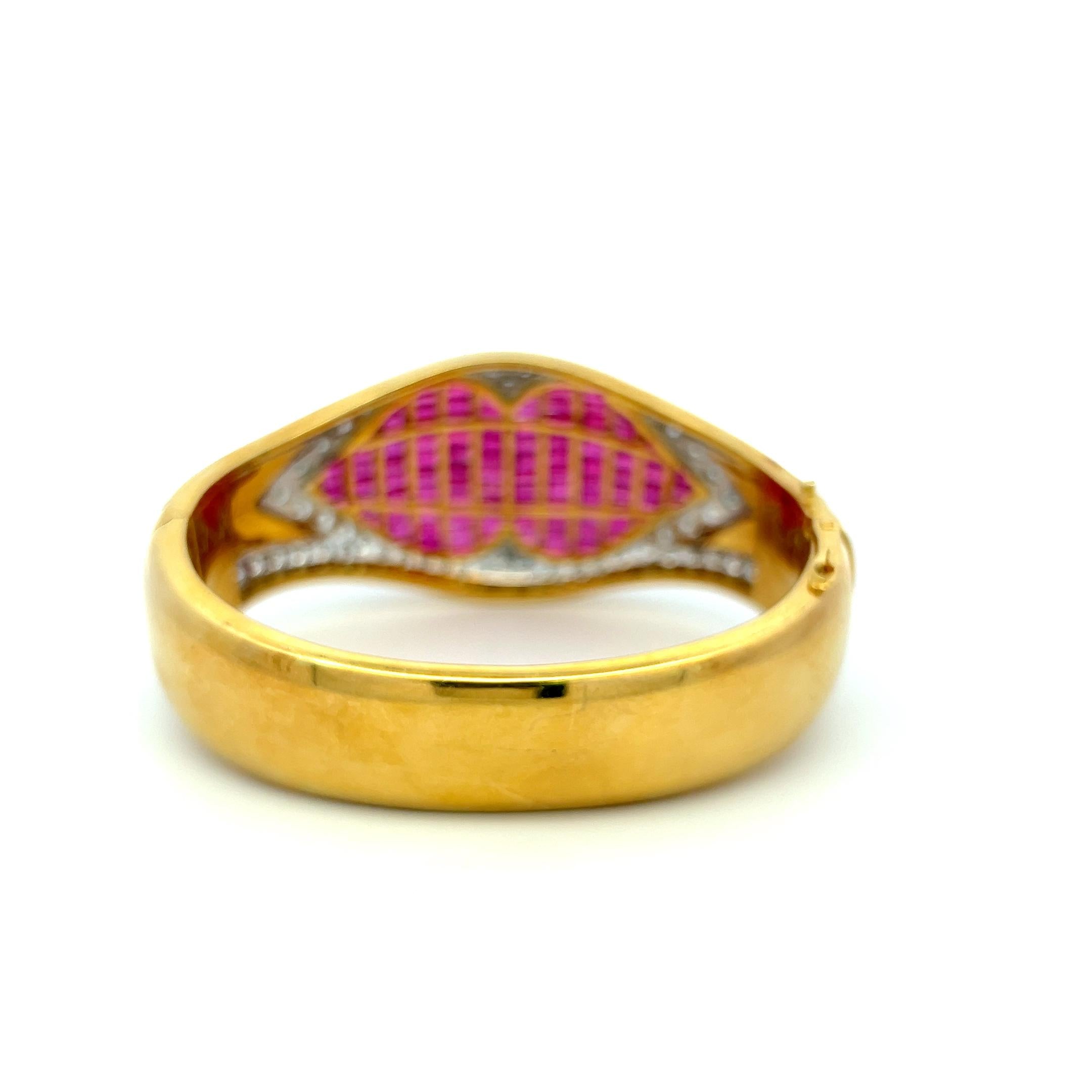 18K Yellow Gold Bangle Bracelet with 5ct Round G VS Diamonds & 10.5ct Ruby
