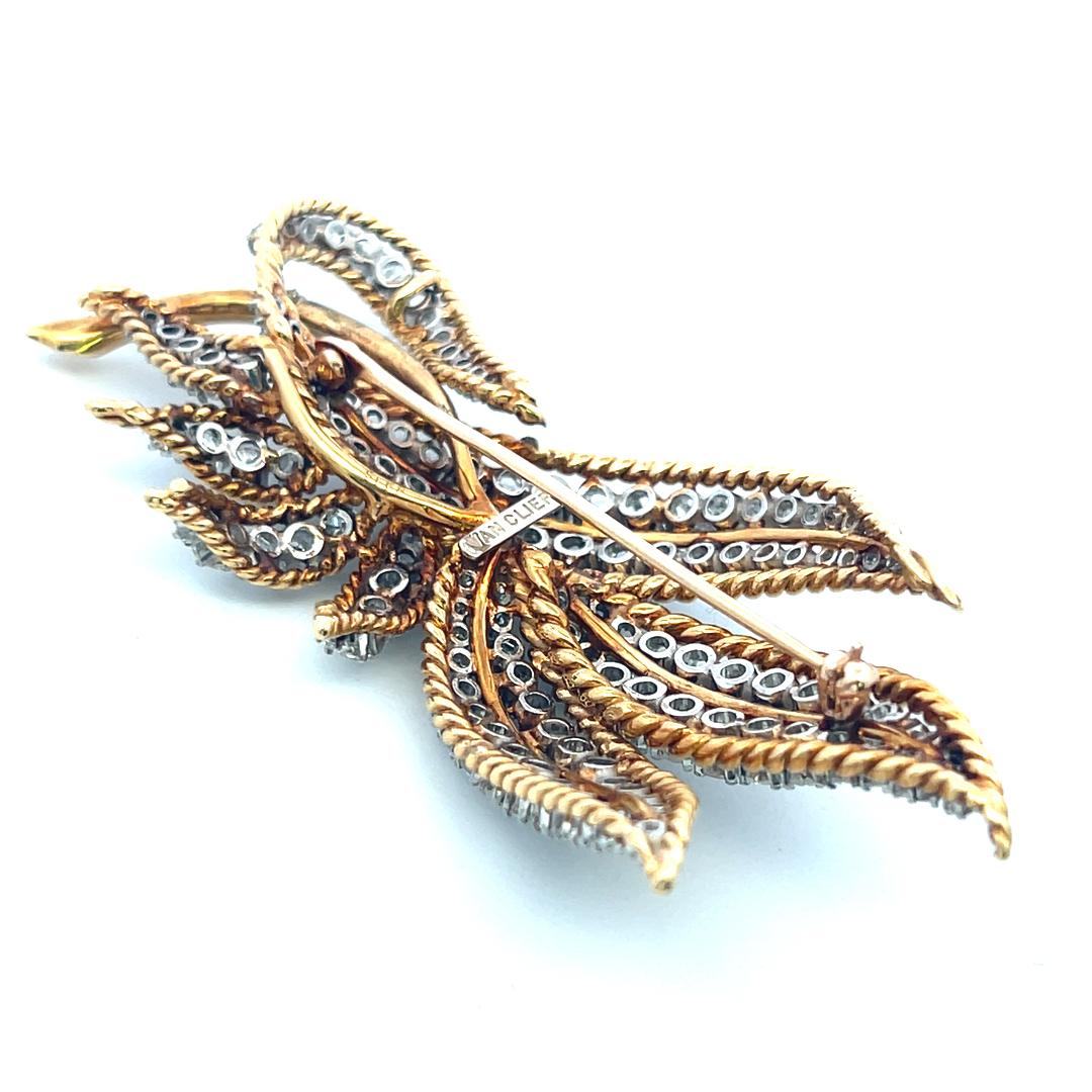 Vintage 18K Yellow Gold Pin Brooch with 12.7 Carat Round F-VS Diamonds
