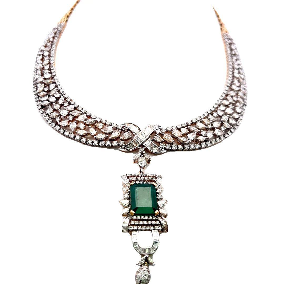 18K Yellow Gold Collar Necklace with 29.68 Carat Mixed Diamonds & 7.75ct Emerald