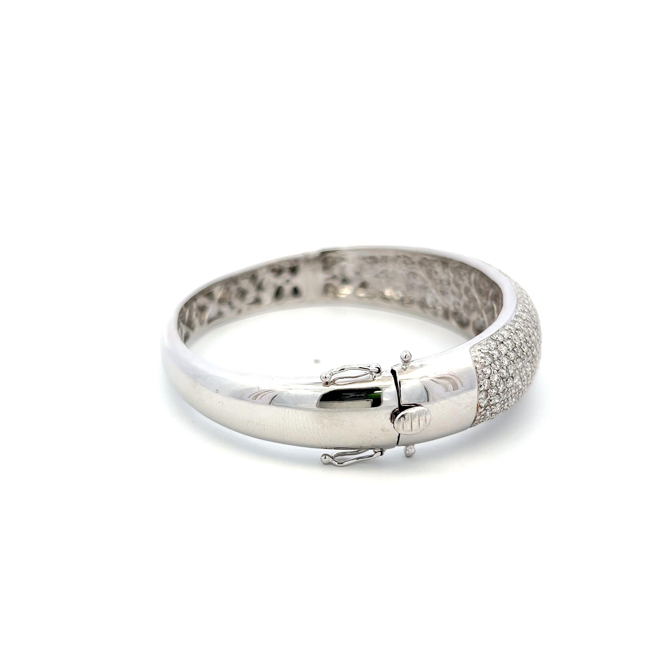 Vintage 18 Karat White Gold Bangle Bracelet with 4 Carat Round H-VS Diamonds