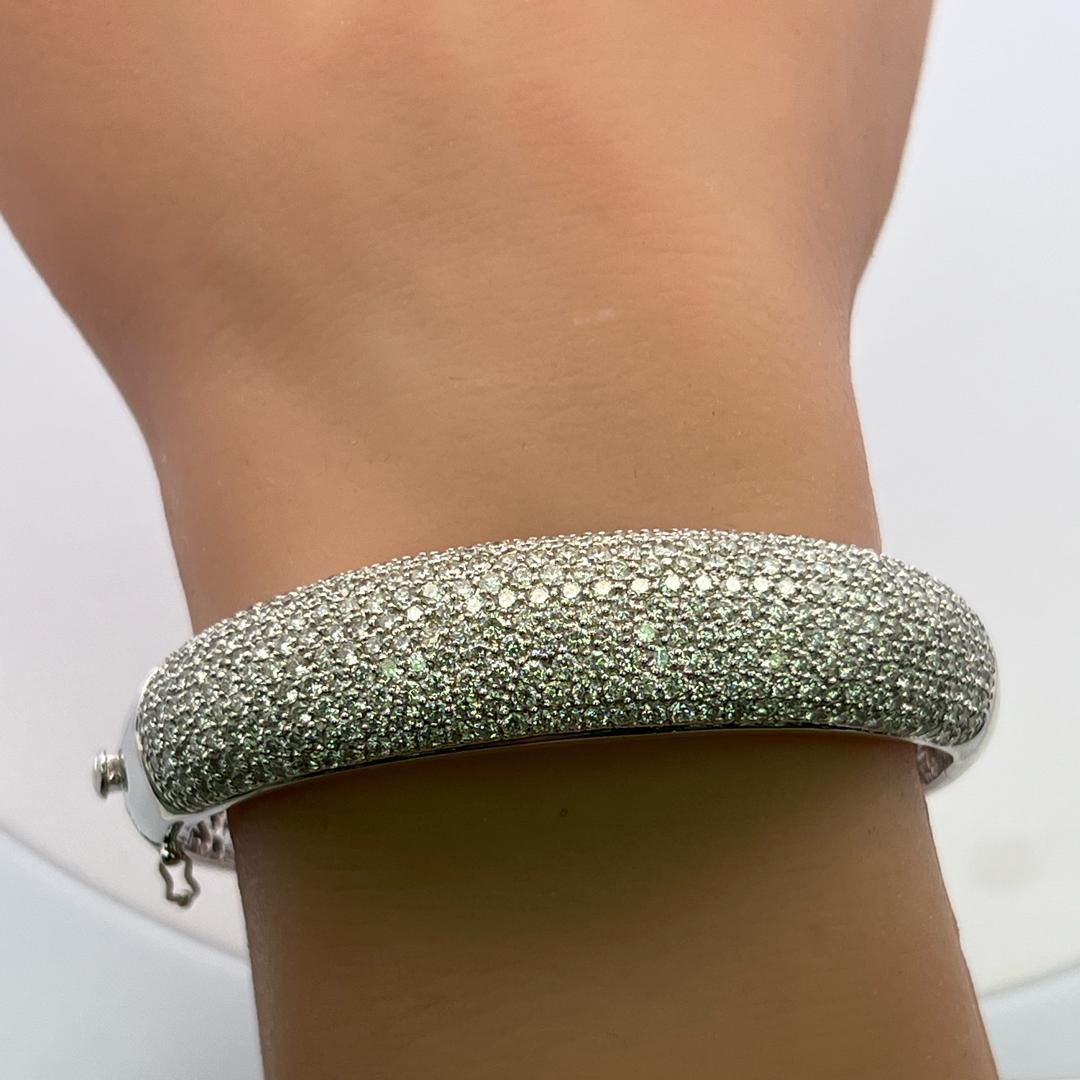 Vintage 18 Karat White Gold Bangle Bracelet with 4 Carat Round H-VS Diamonds
