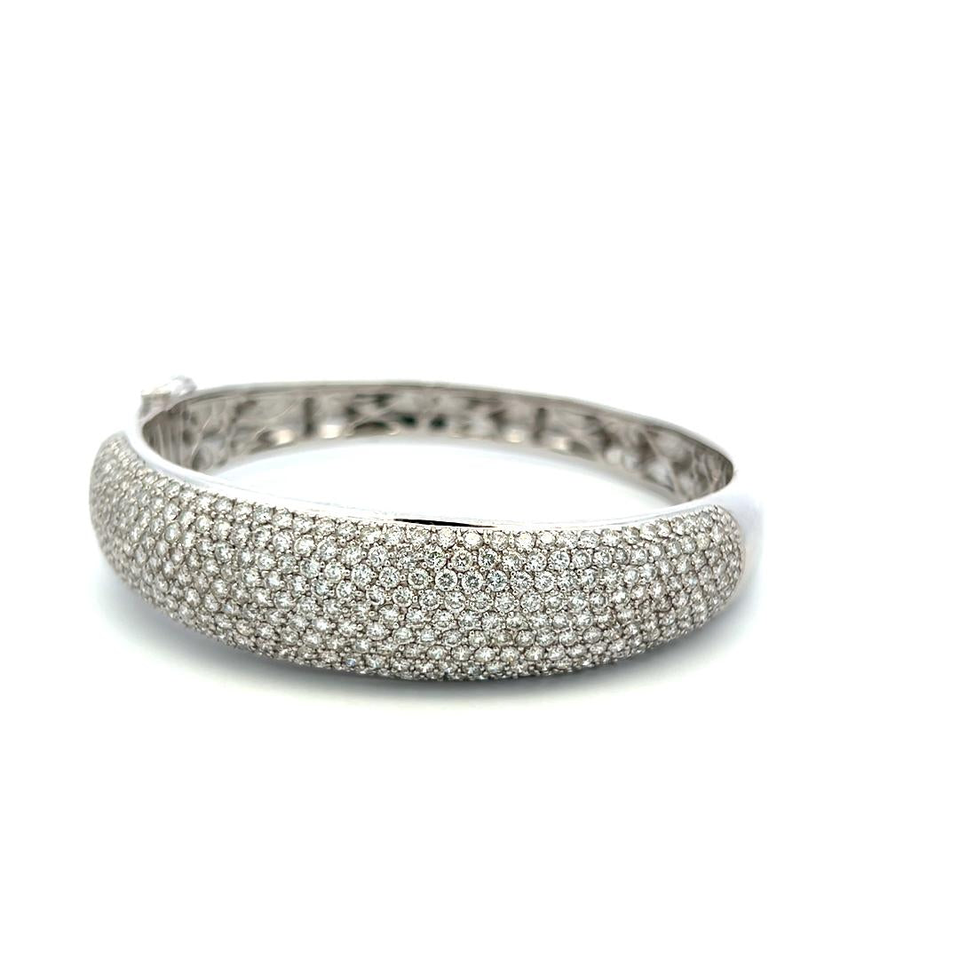 Vintage 18 Karat White Gold Bangle Bracelet with 4 Carat Round H-VS Diamonds
