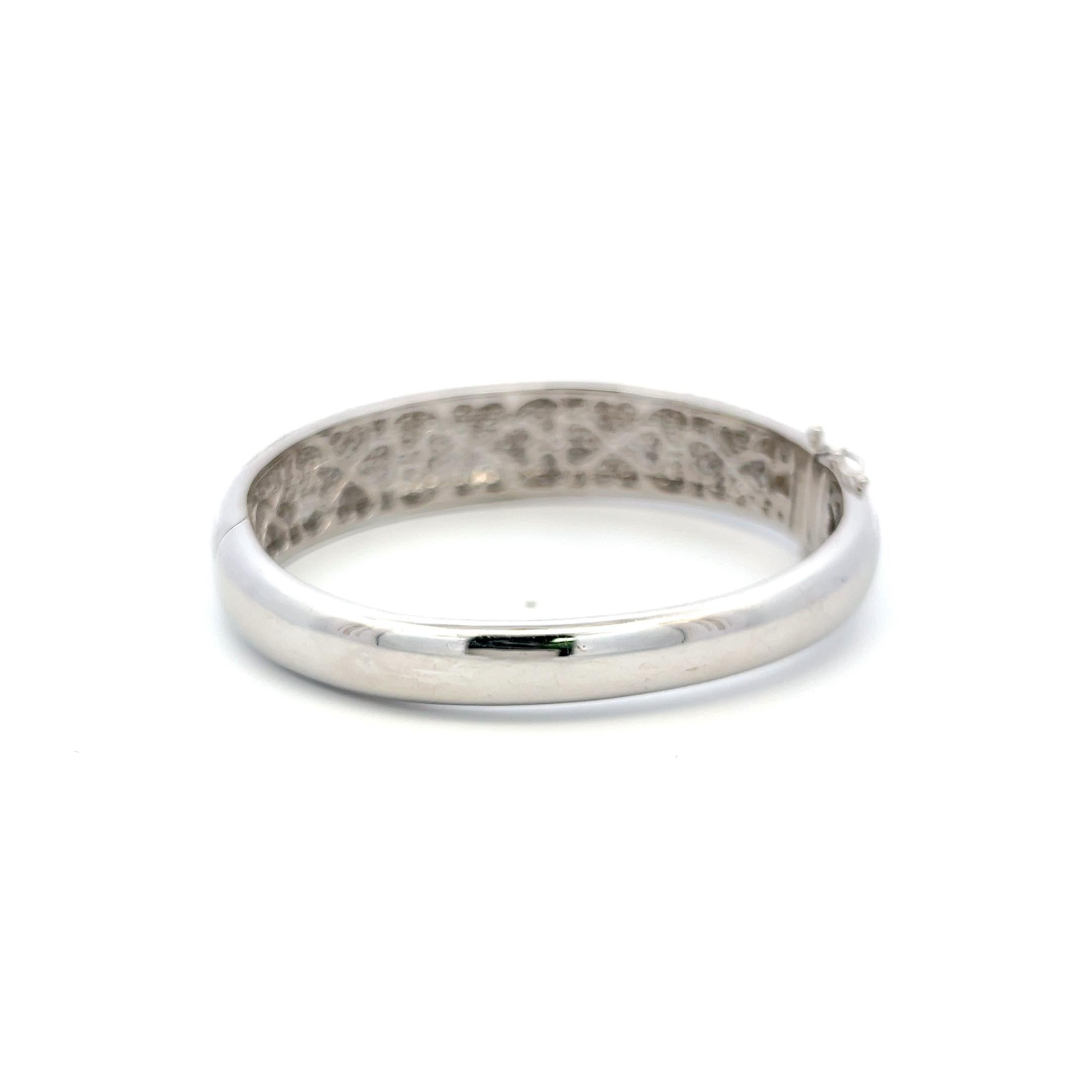 Vintage 18 Karat White Gold Bangle Bracelet with 4 Carat Round H-VS Diamonds