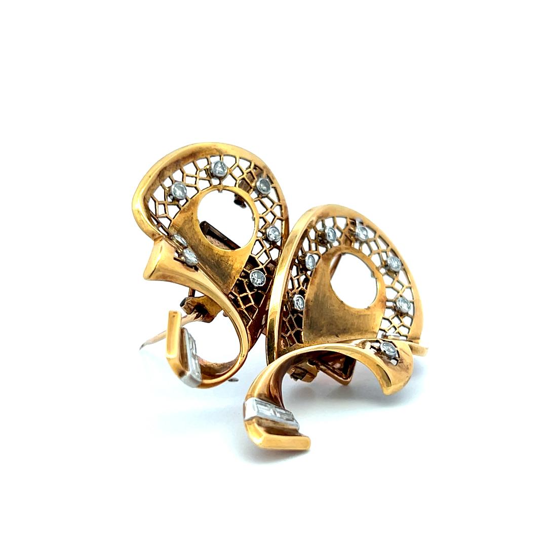 Vintage 18K Yellow Gold Pin Brooch with 0.71 Carat Round & Baguette Diamonds