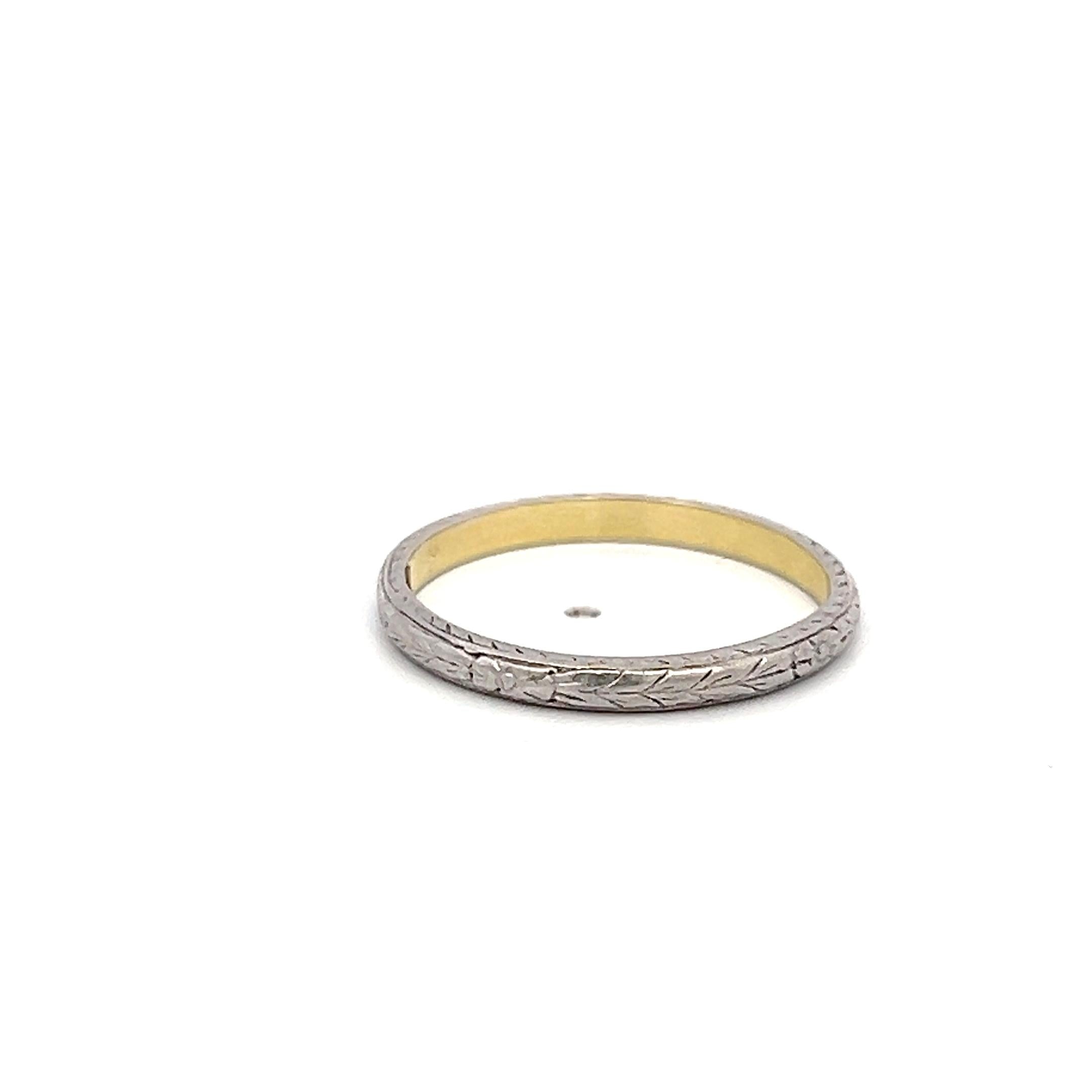 Vintage 18K White Gold Engraved Band Ring 2.5 Grams Size 7