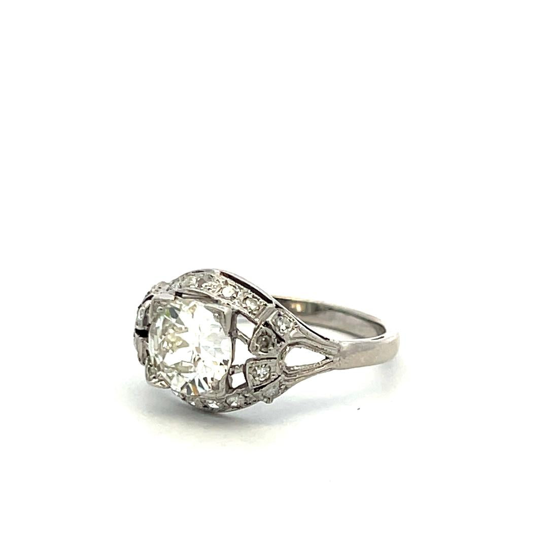 Platinum Art Deco Ring with 1.7 Carat Old European Cut Diamonds K-VS2 GIA