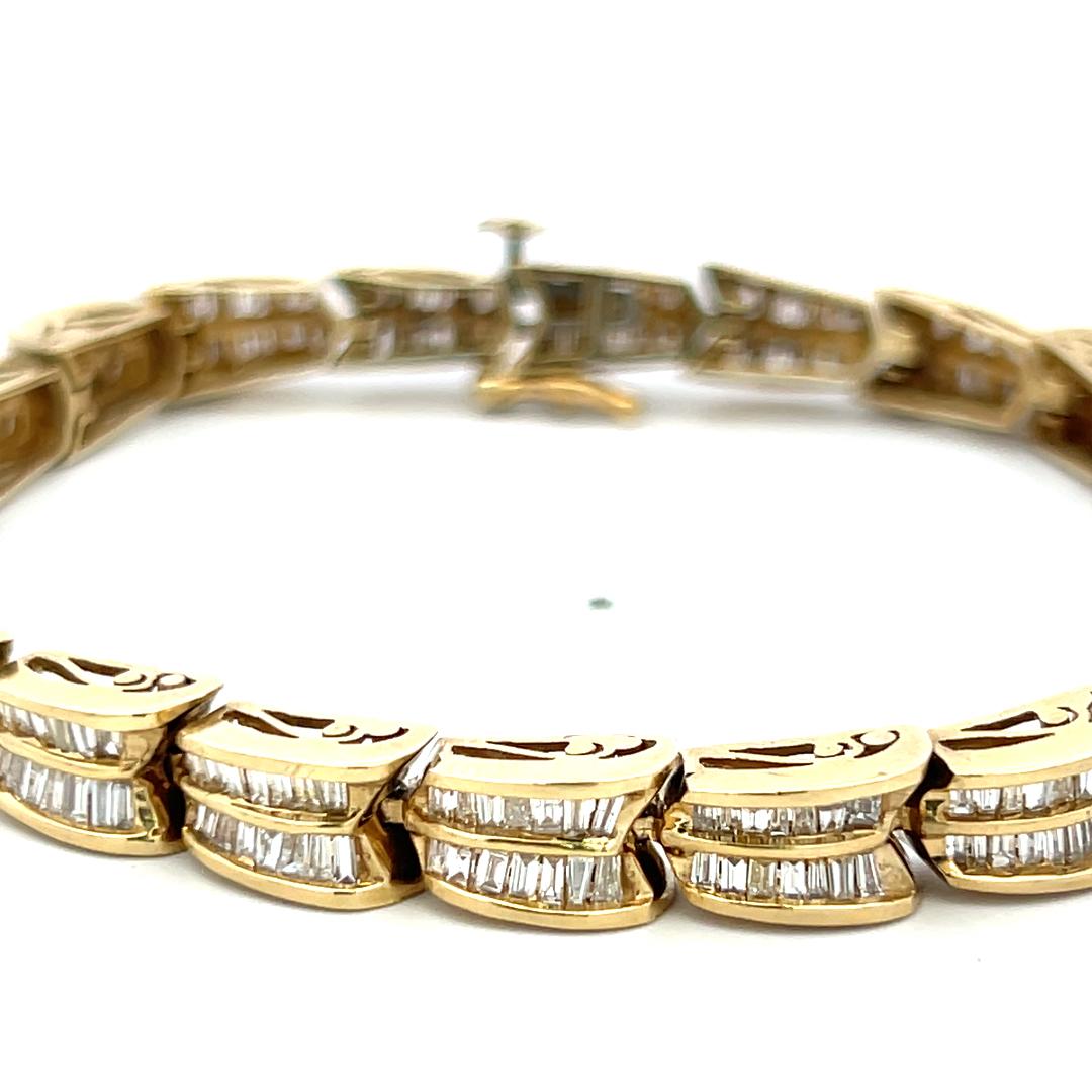 Vintage 14K Yellow Gold Link Bracelet with 4.2 Carat Baguette I SI Diamonds