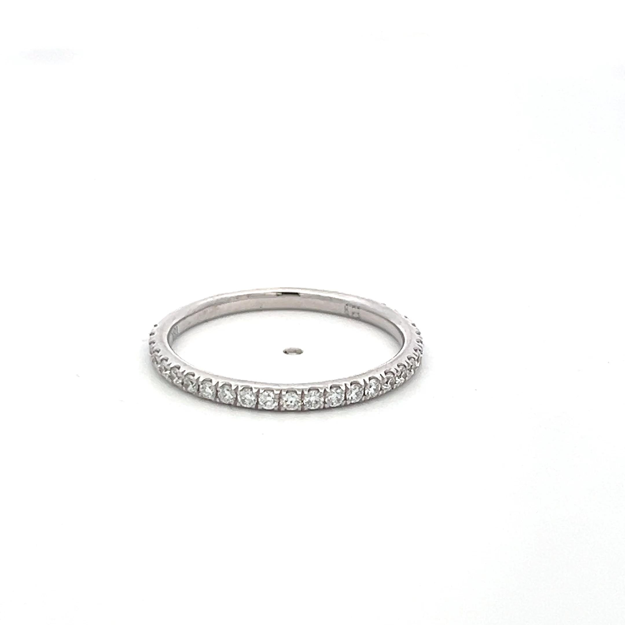 Vintage 18K White Gold Band Ring with 0.26 Carat Round G VS Diamonds Size 7