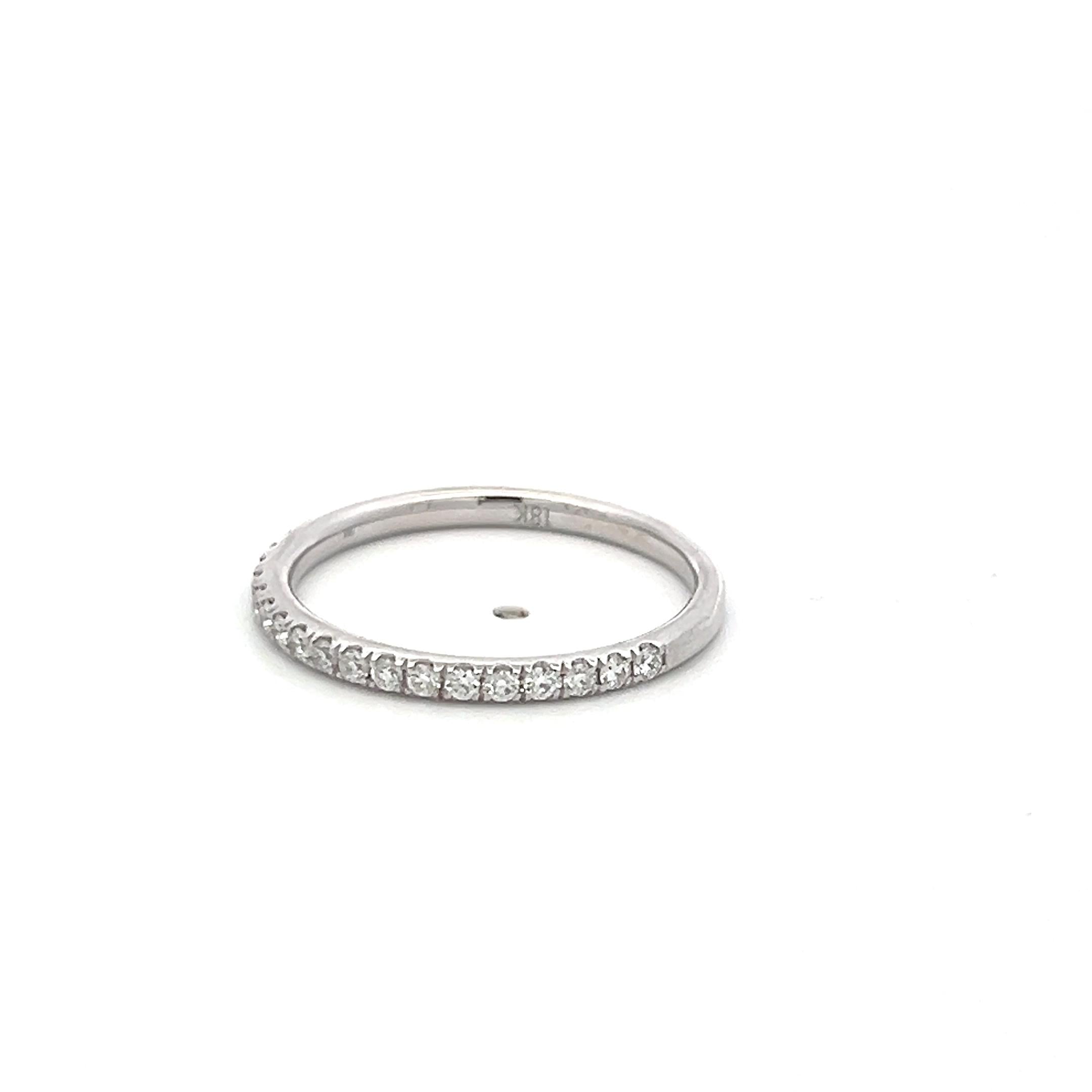Vintage 18K White Gold Band Ring with 0.26 Carat Round G VS Diamonds Size 7