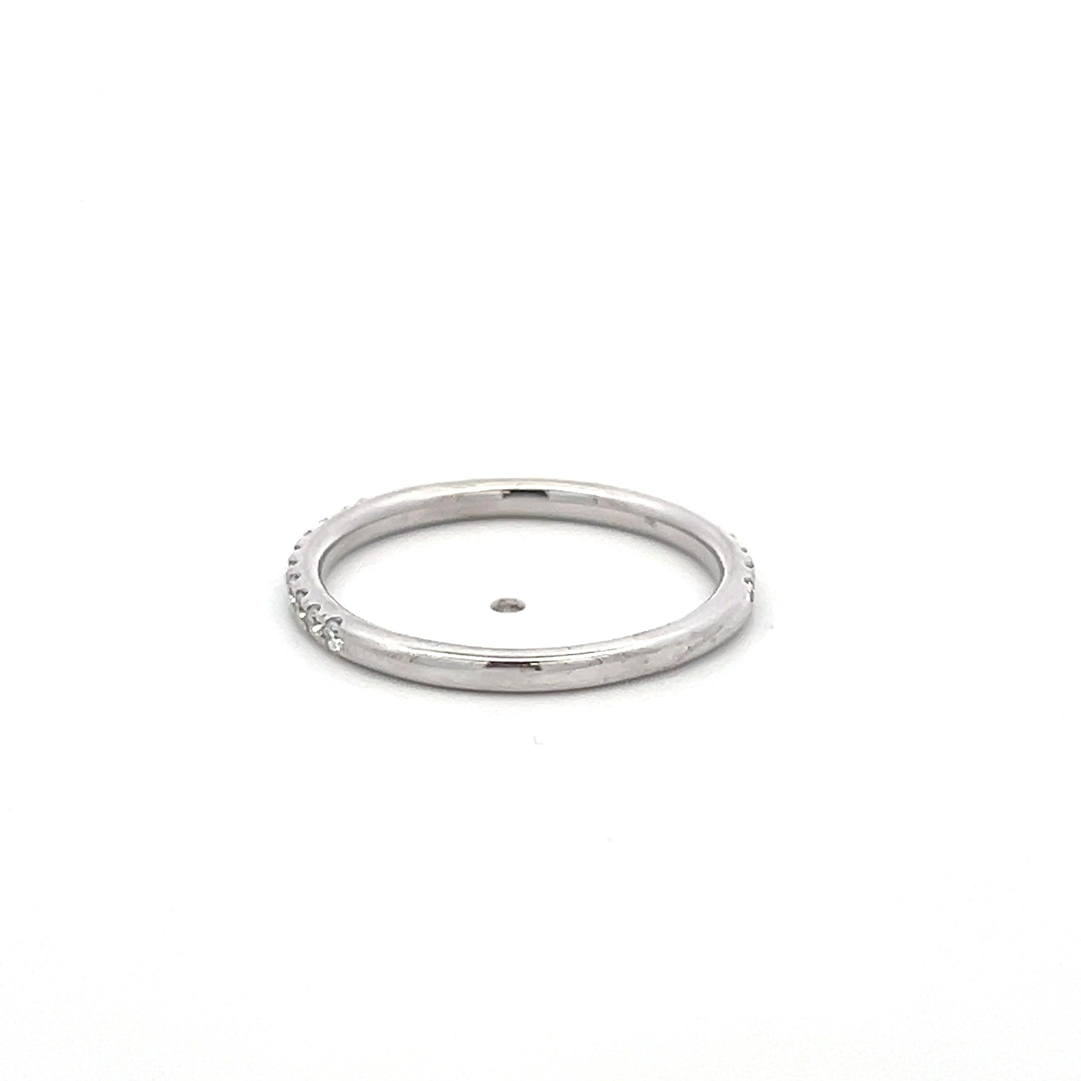 Vintage 18K White Gold Band Ring with 0.26 Carat Round G VS Diamonds Size 7