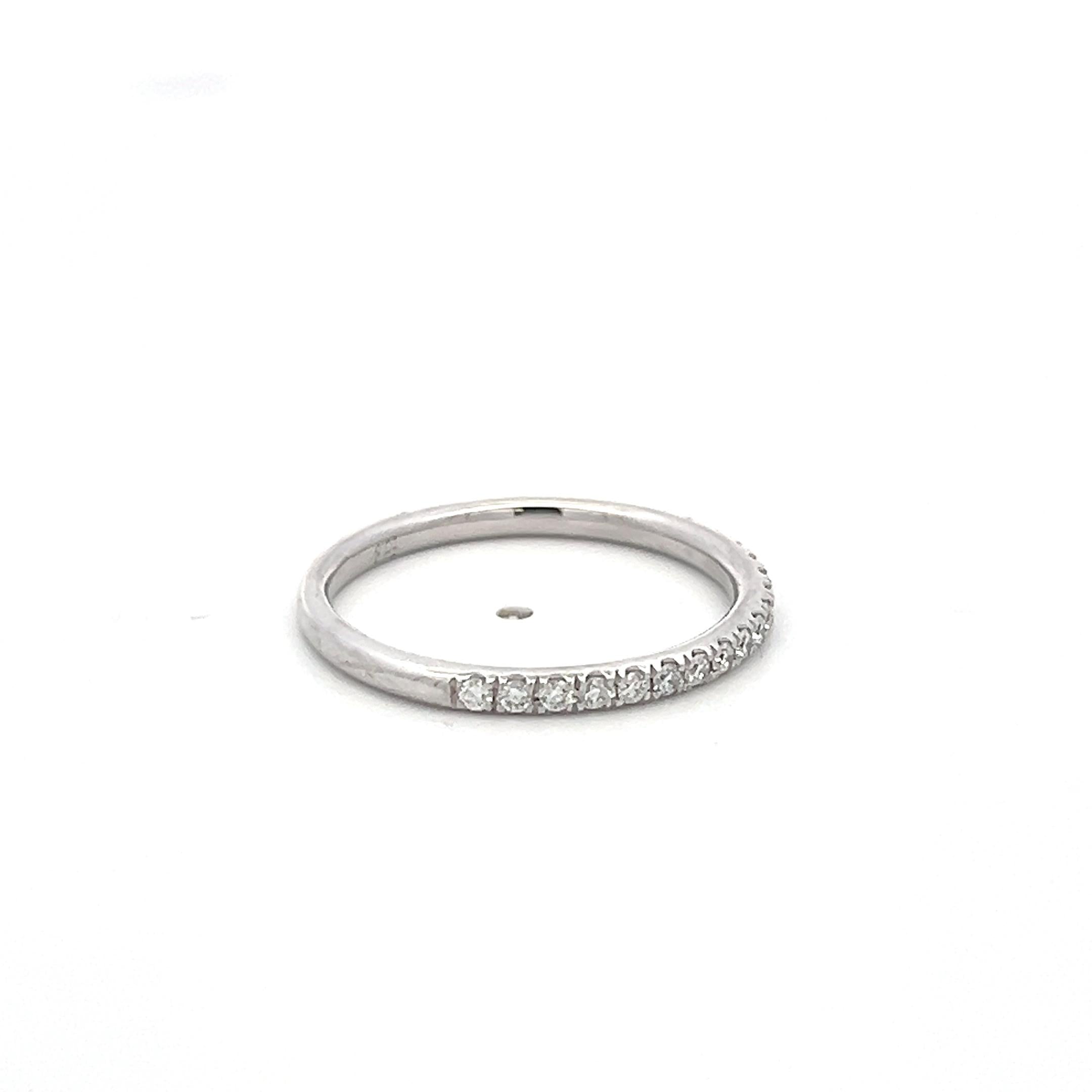 Vintage 18K White Gold Band Ring with 0.26 Carat Round G VS Diamonds Size 7