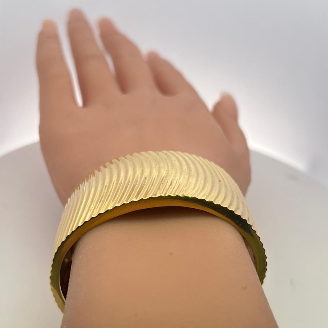 Vintage 18 Karat Yellow Gold Bold Bangle Bracelet 89.9 Grams