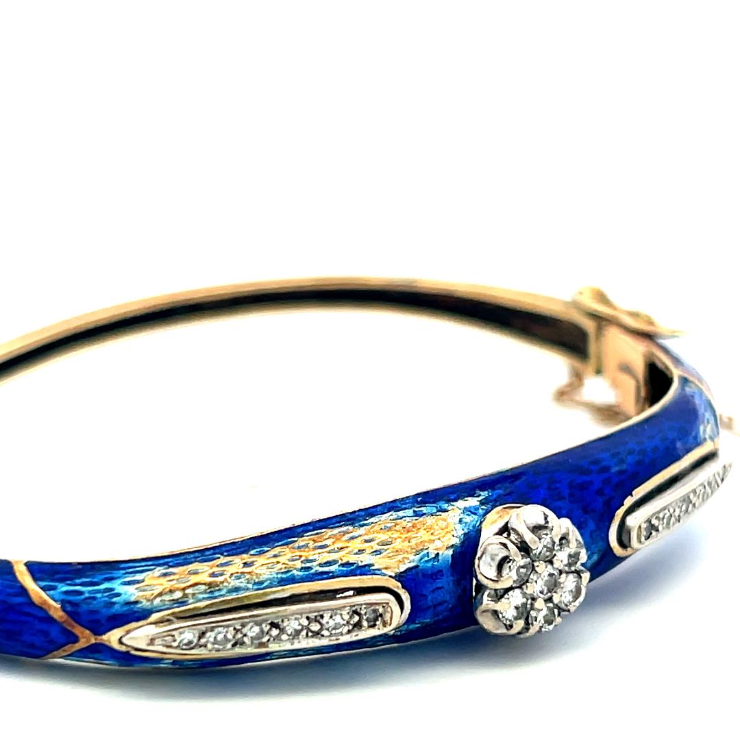 Vintage 14K Yellow Gold Bangle Bracelet with 0.2 Carat Round I SI Diamonds 17g