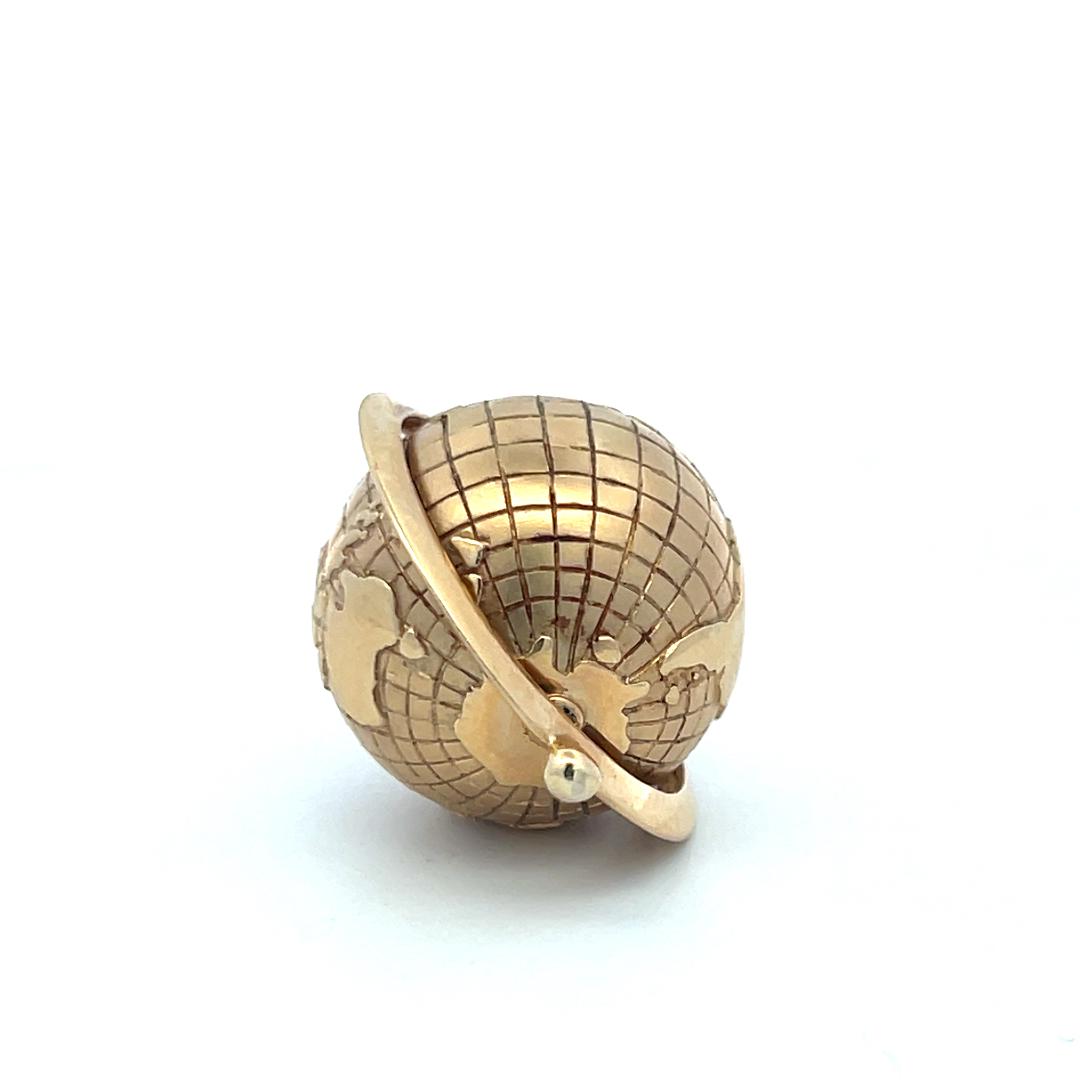 Vintage 18 Karat Yellow Gold Globe Pendant 24.6 Grams