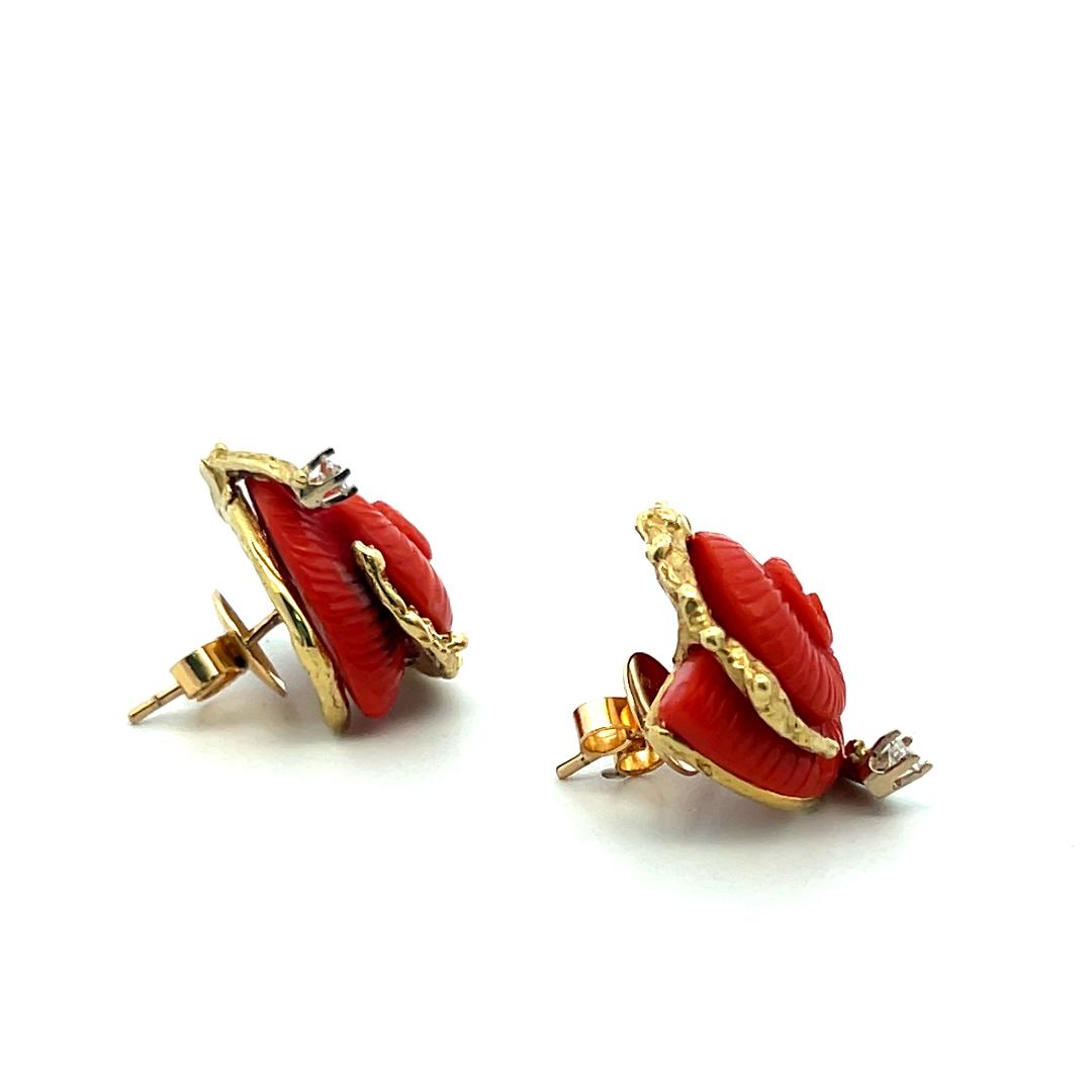 18K Yellow Gold Studs Earrings with 0.1 Carat Round Diamonds 16.1-16.4 MM Coral