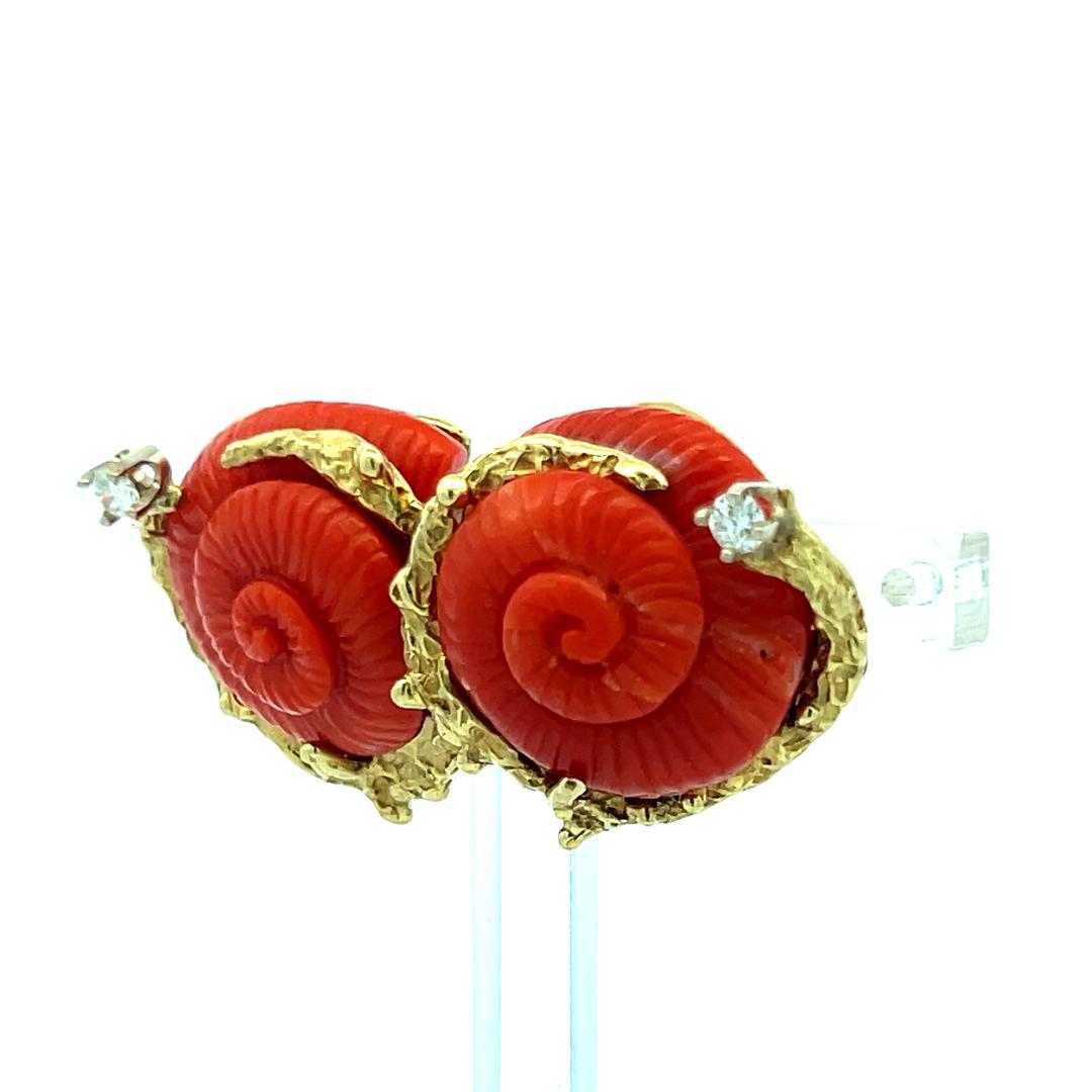 18K Yellow Gold Studs Earrings with 0.1 Carat Round Diamonds 16.1-16.4 MM Coral