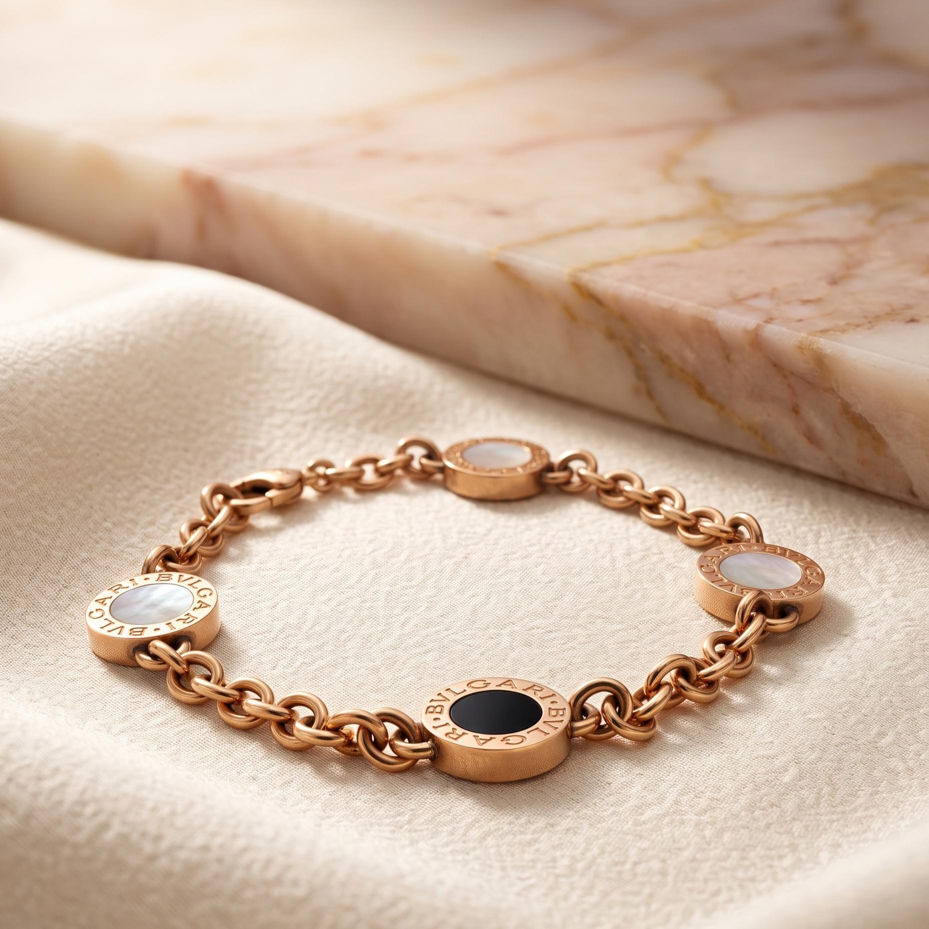 Bvlgari Vintage 18 Karat Yellow Gold Link Bracelet 29.5 Grams MOP and Onyx