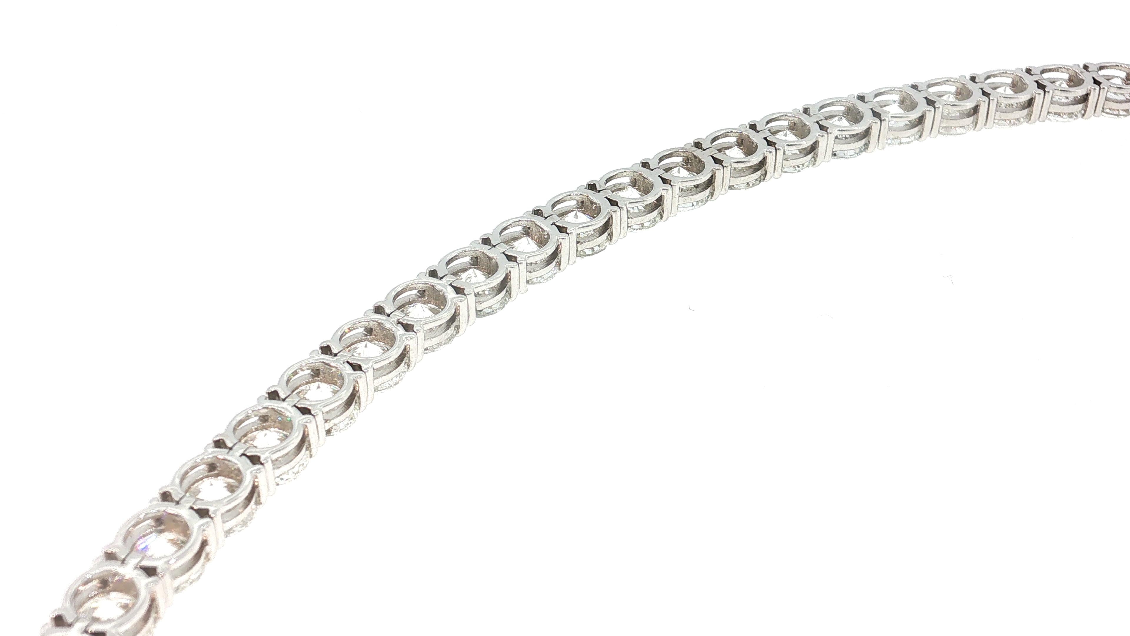 14K White Gold Tennis Bracelet with 28 Carat Round F-SI Diamonds