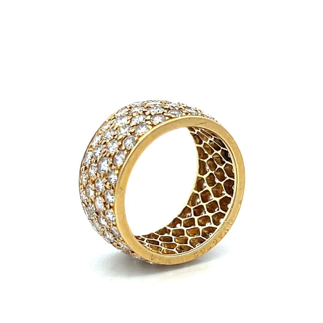 Van Cleef & Arpels 18K YG Band Ring with 3.25 Carat Round F VS Diamonds Size 5.5