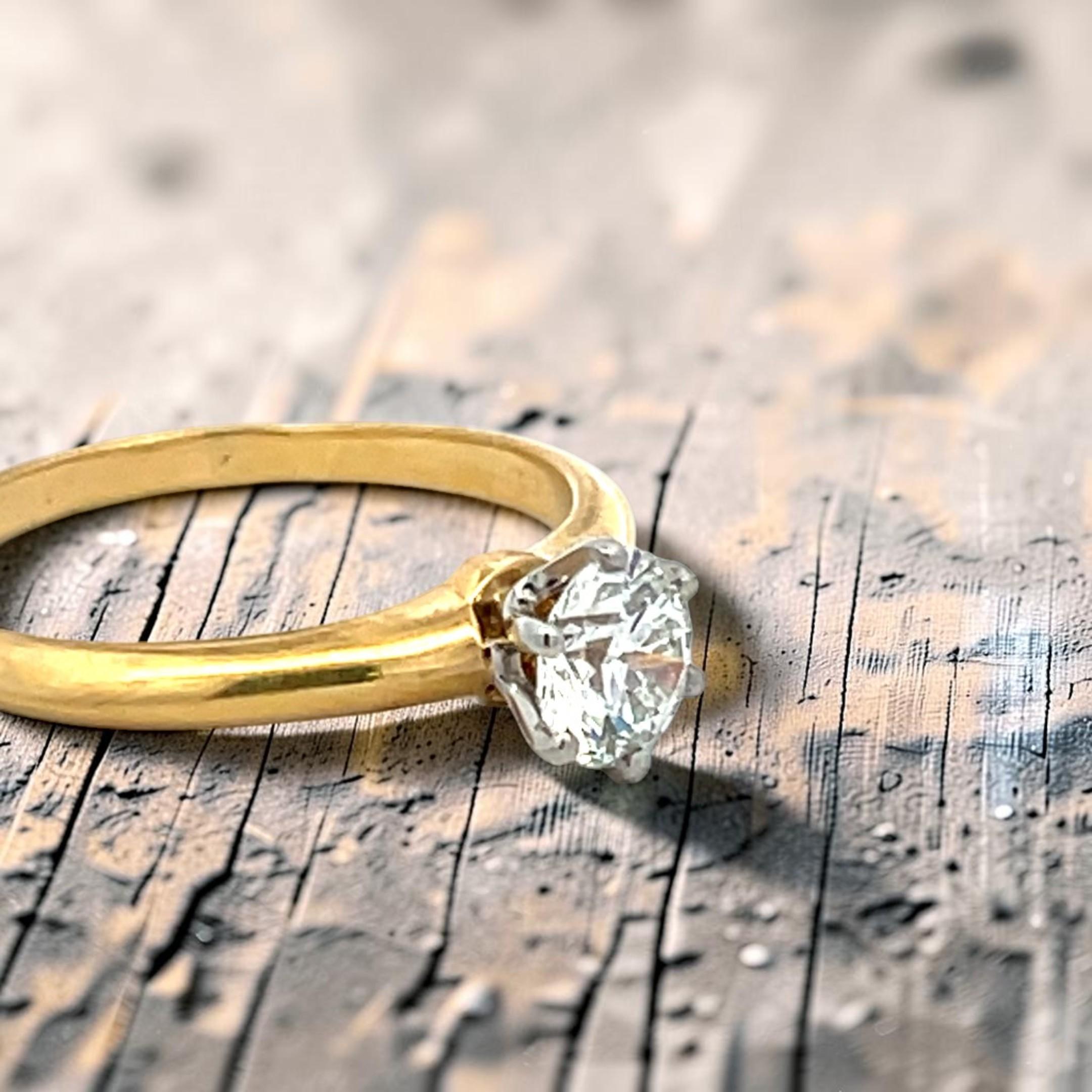 Tiffany & Co 18K YG Engagement Ring with 0.63 Carat Round Diamond G VVS1 GIA