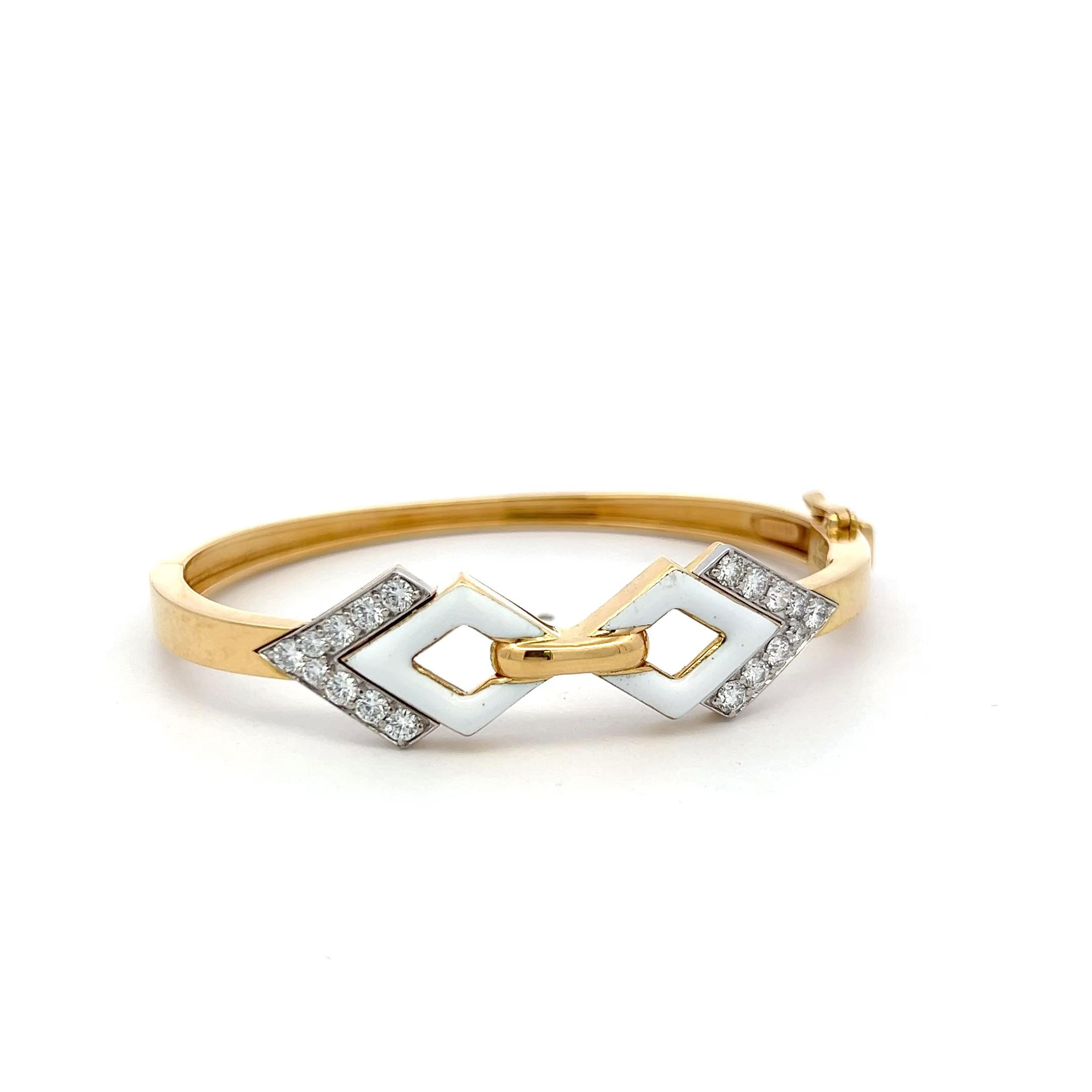 David Webb 18K Yellow Gold Bangle Bracelet with 0.9 Carat Round F VS Diamonds