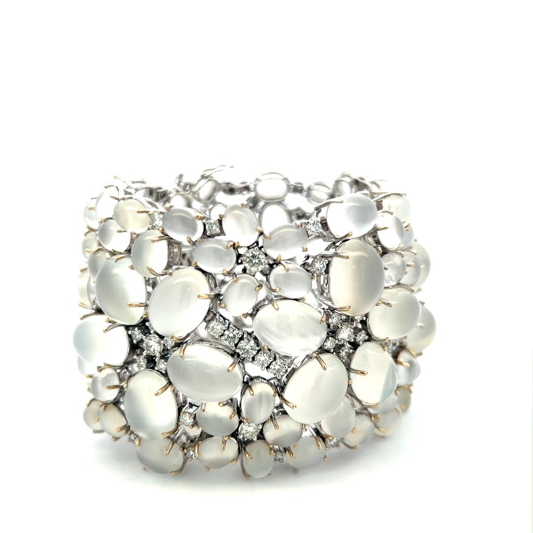18K White Gold Link Bracelet with 10ct Round G VS Diamonds & Moonstone Gems