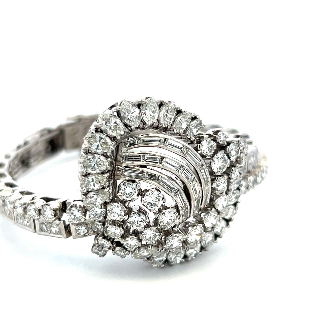 Vintage Platinum Art-Deco Bracelet with 6.48 Carat Mixed Shape I VS2 Diamonds