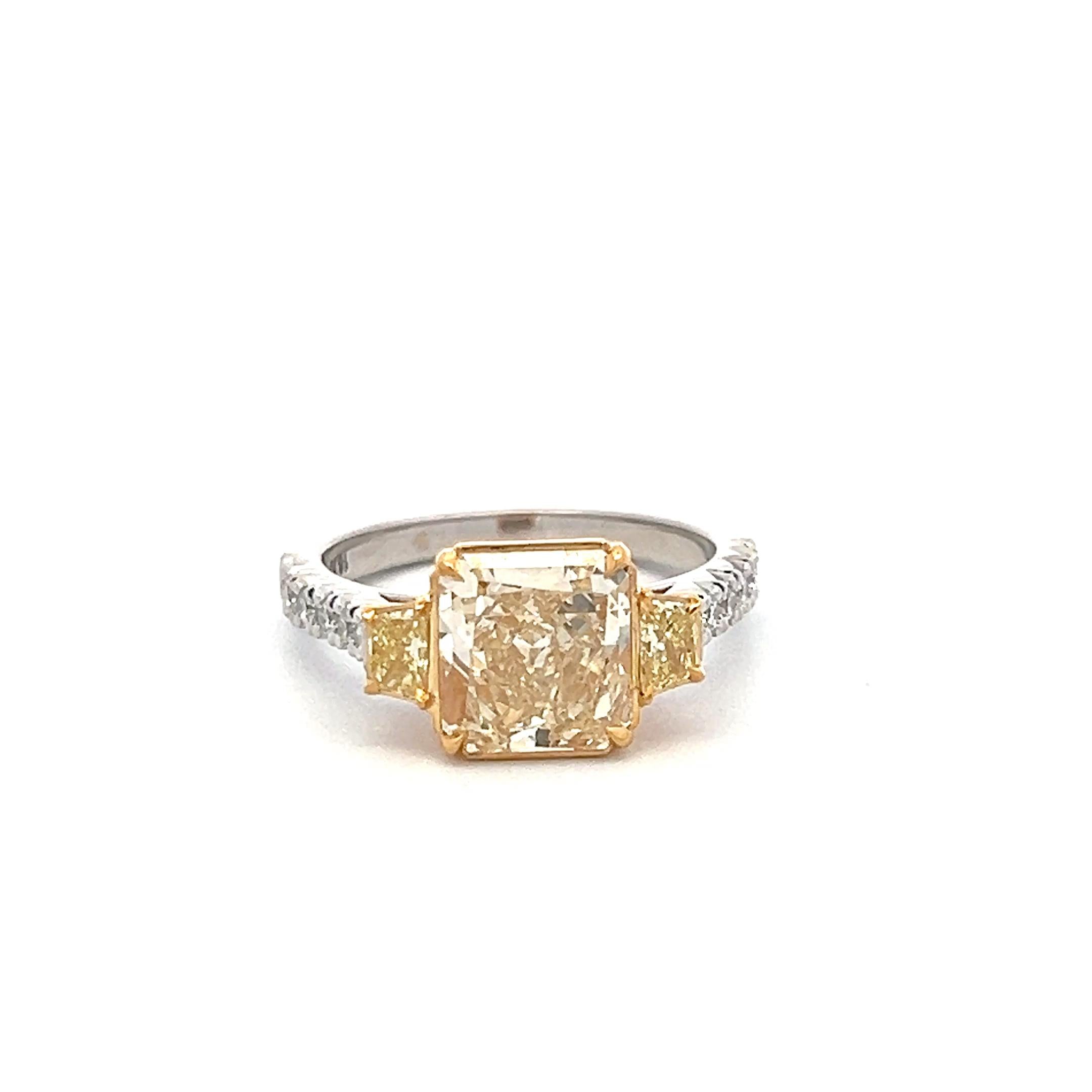 18K Two Tone Gold Engagement Ring 2.61ct Radiant & Mixed Cut Diamonds S VVS2 GIA