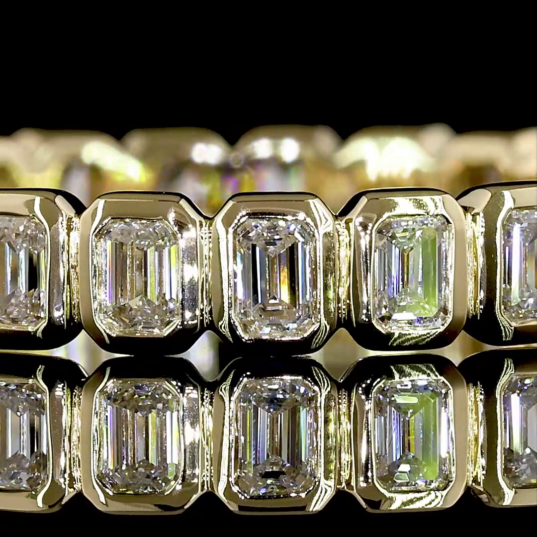 Lab-Grown 0.98 Carat Emerald E-VS Diamond 14K Yellow Gold Eternity Band