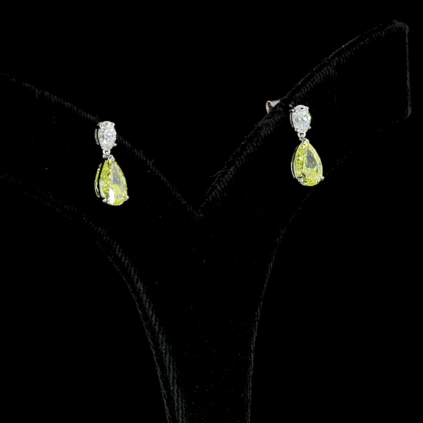 Lab-Grown 2.62 Carat Pear Fancy Intense Yellow-VVS2 Diamond 14K White Gold Hangi