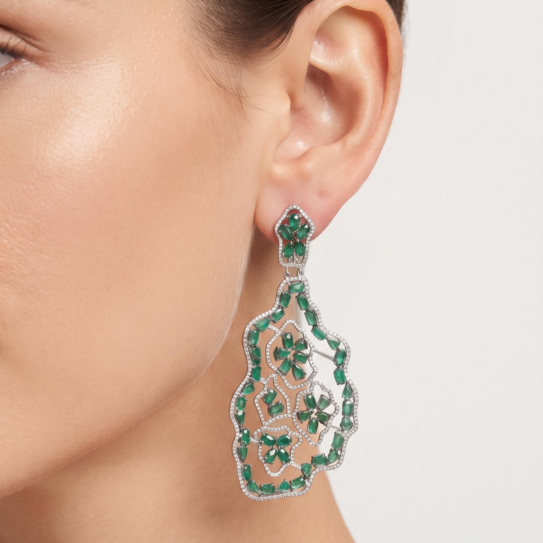 18K White Gold Dangling Earrings 3.65 Carat Round Diamonds & 39.3 Carat Emerald