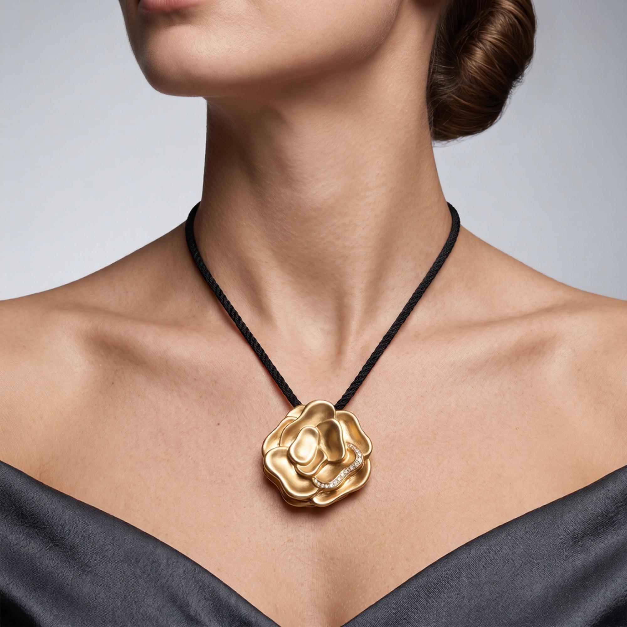 Angela Cummings 18K Yellow Gold Pendant Necklace with 0.08 Carat Round Diamonds