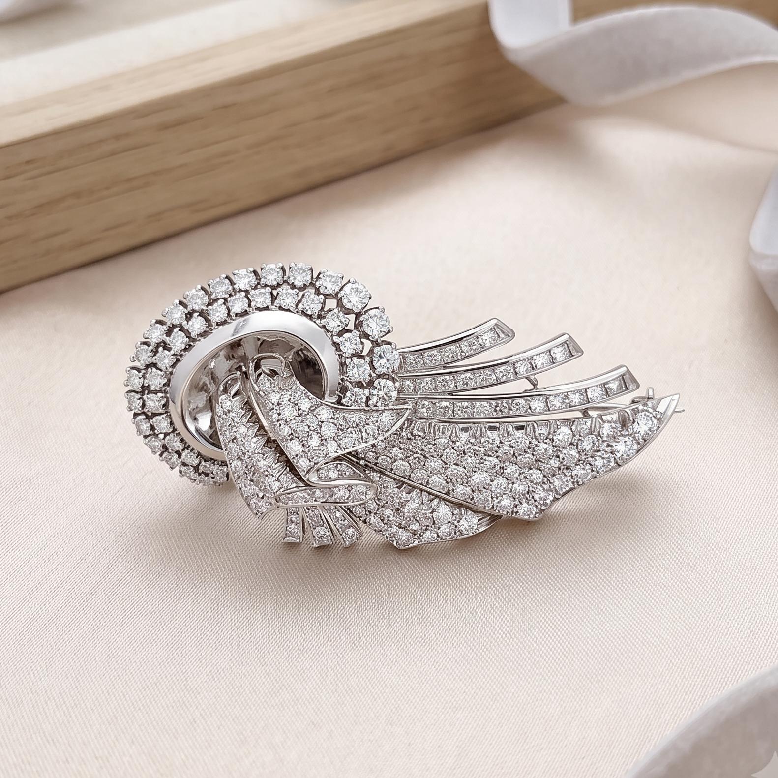 Vintage Platinum Pin Brooch with 6 Carat G VS1 Diamonds 70 mm X 40 mm 30.1 Grams