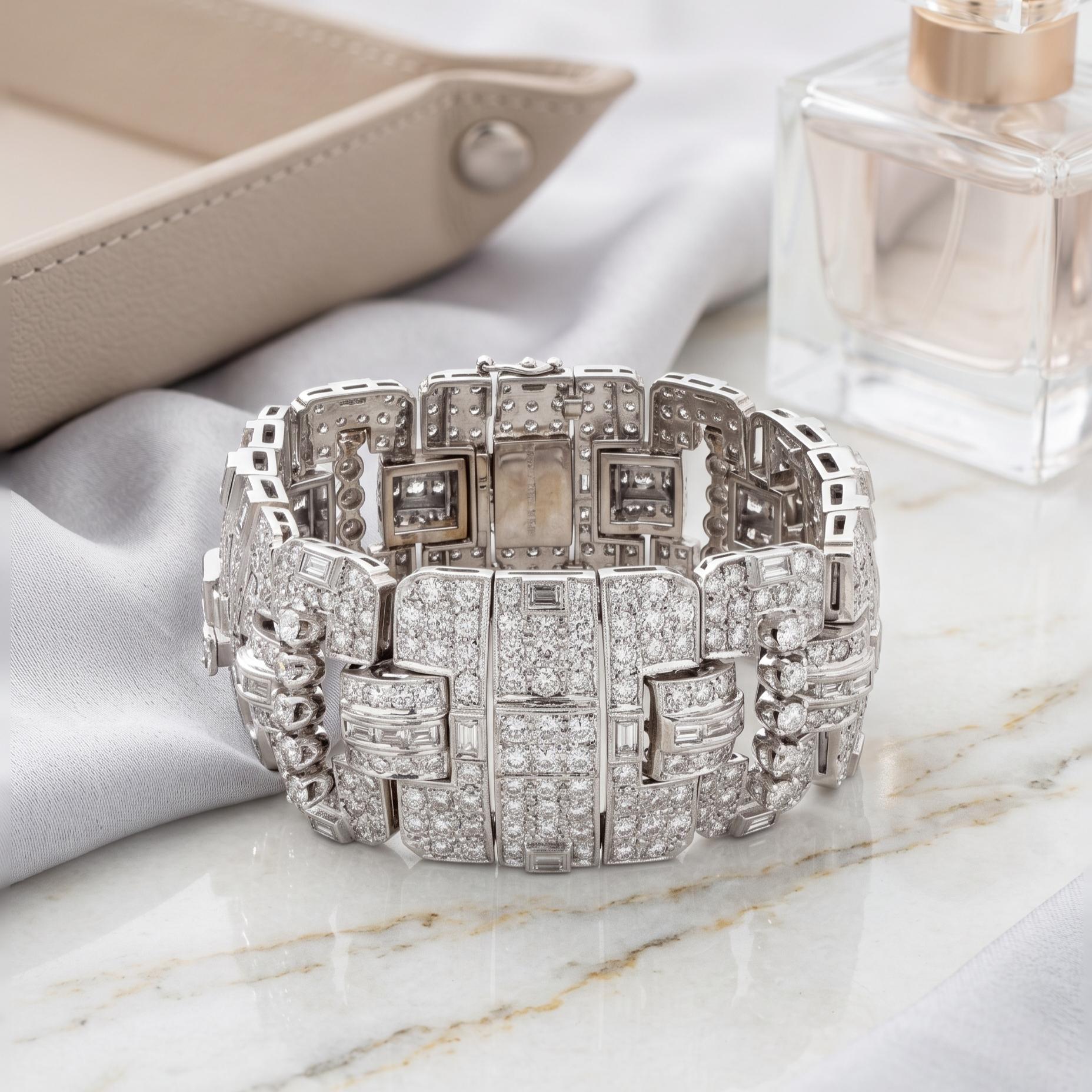18K White Gold Art-Deco Bracelet with 17.61ct Round & Baguette H VS Diamonds