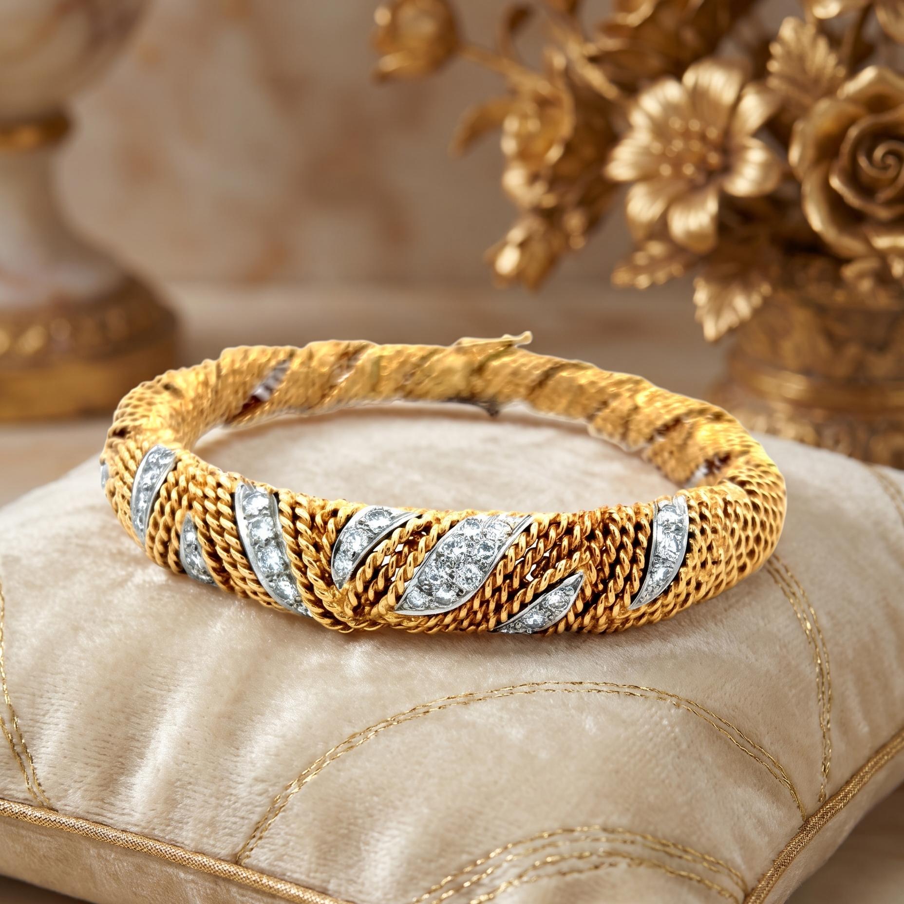 Vintage 18K Yellow Gold Bangle Bracelet with 1 Carat Round G SI Diamonds